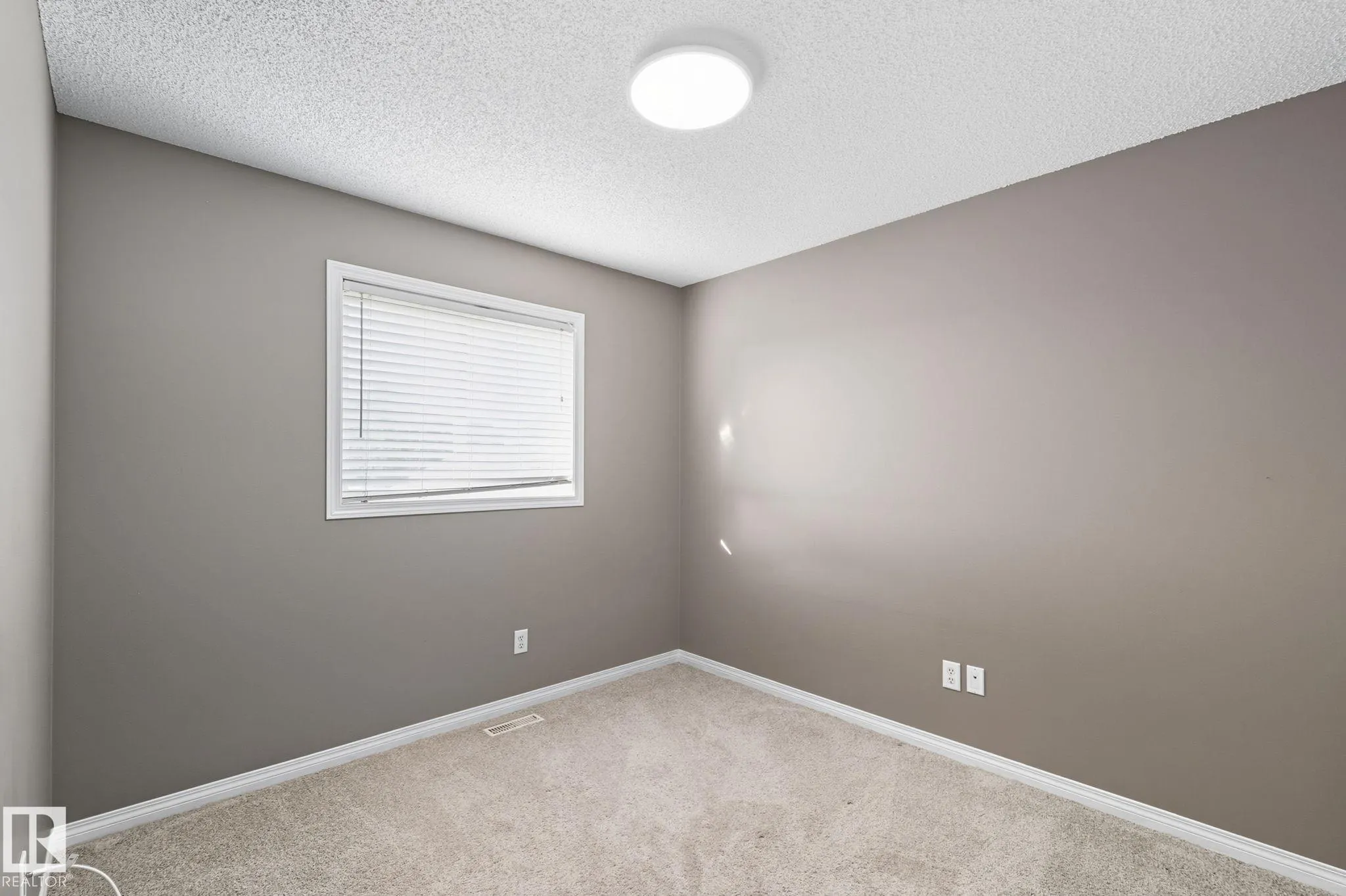 5587 Stevens Crescent