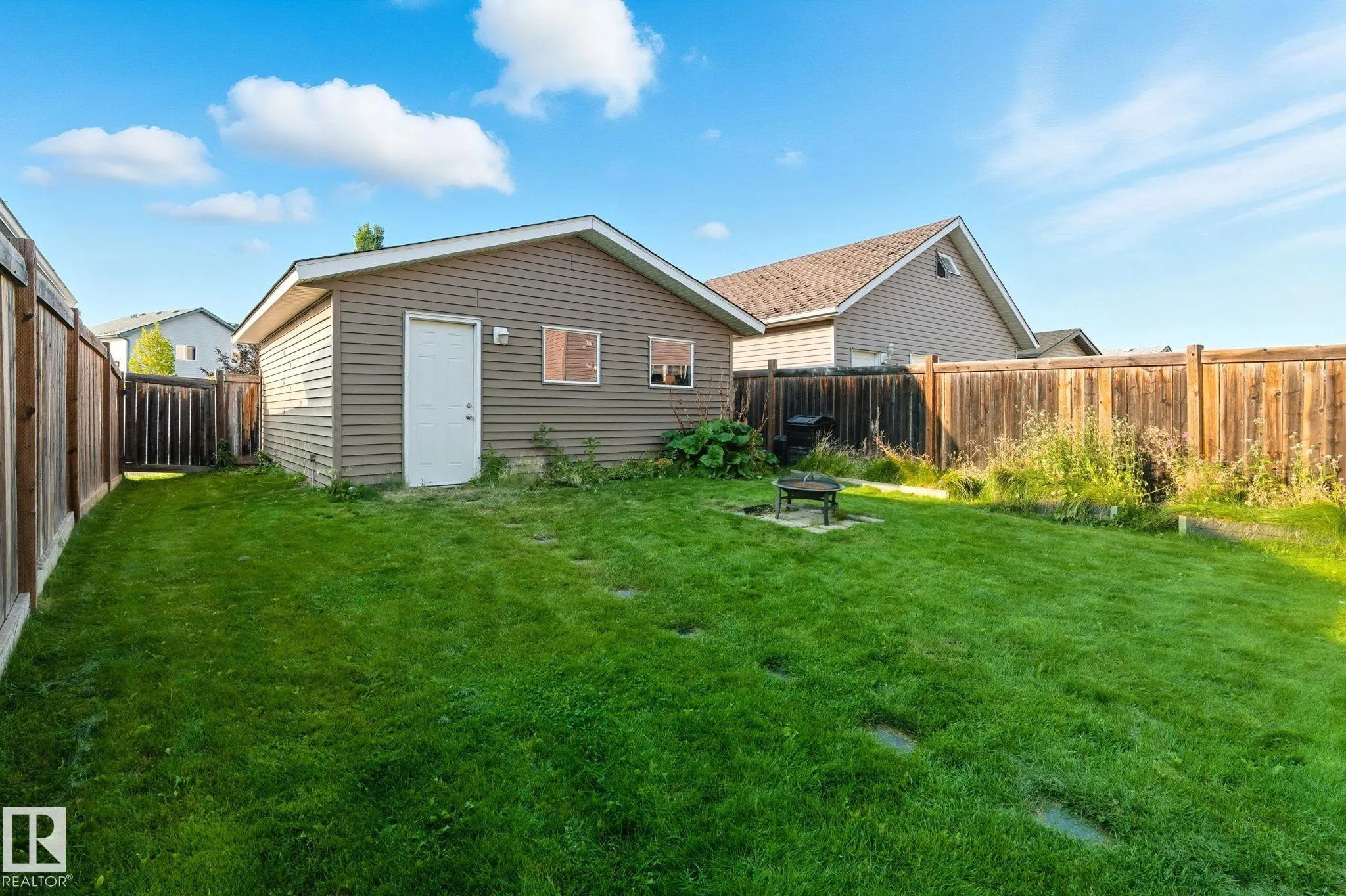 5587 Stevens Crescent
