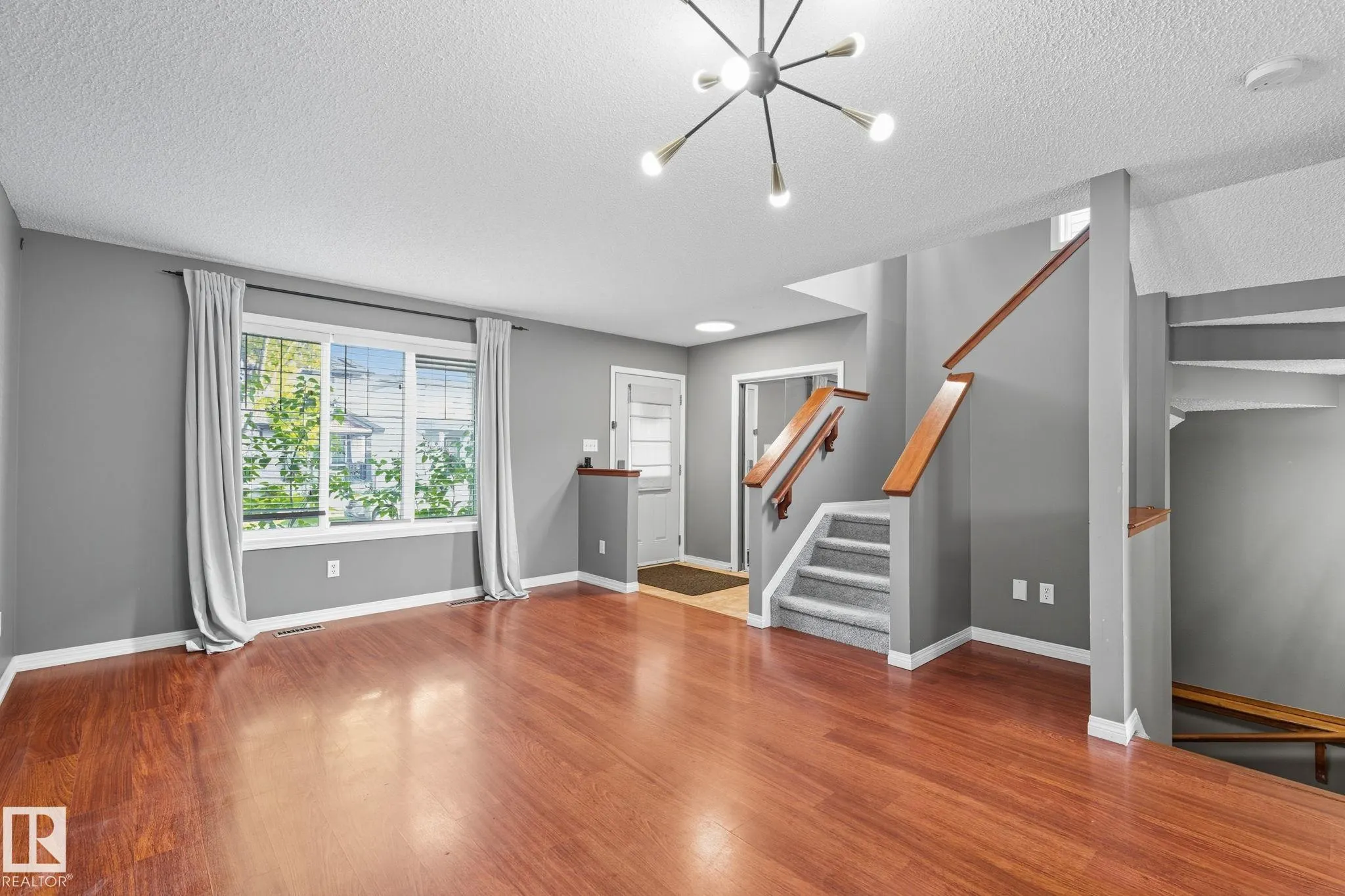 5587 Stevens Crescent