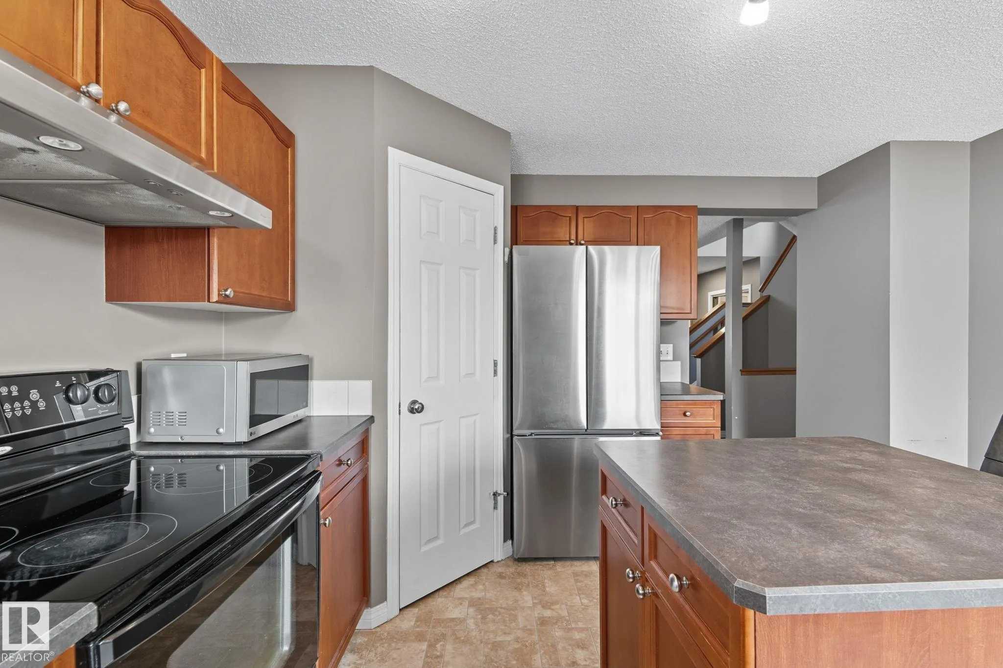 5587 Stevens Crescent