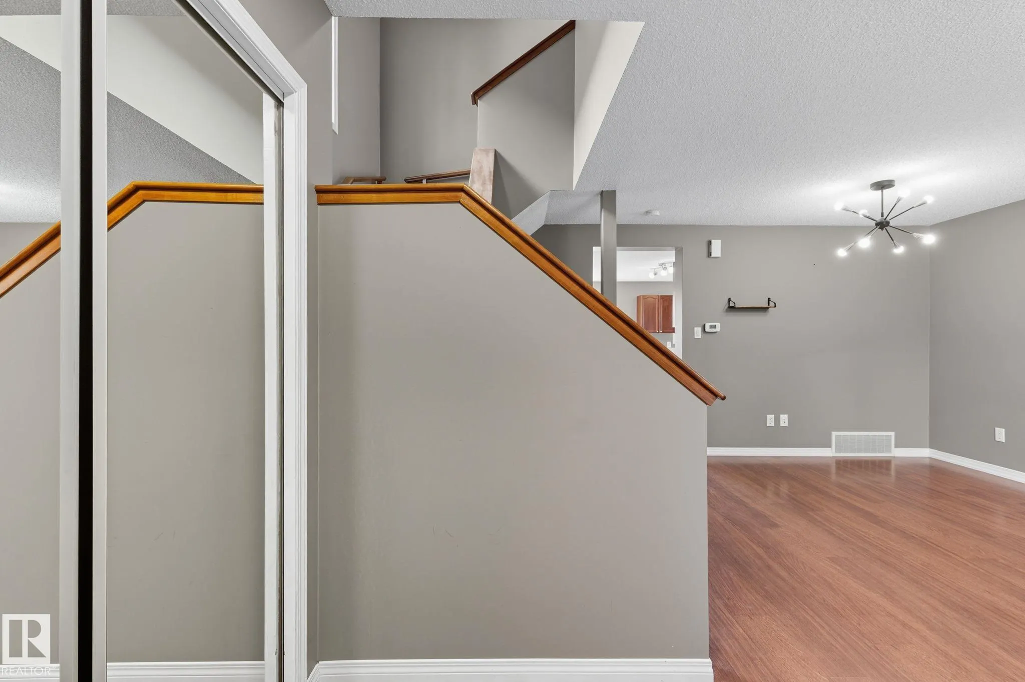 5587 Stevens Crescent