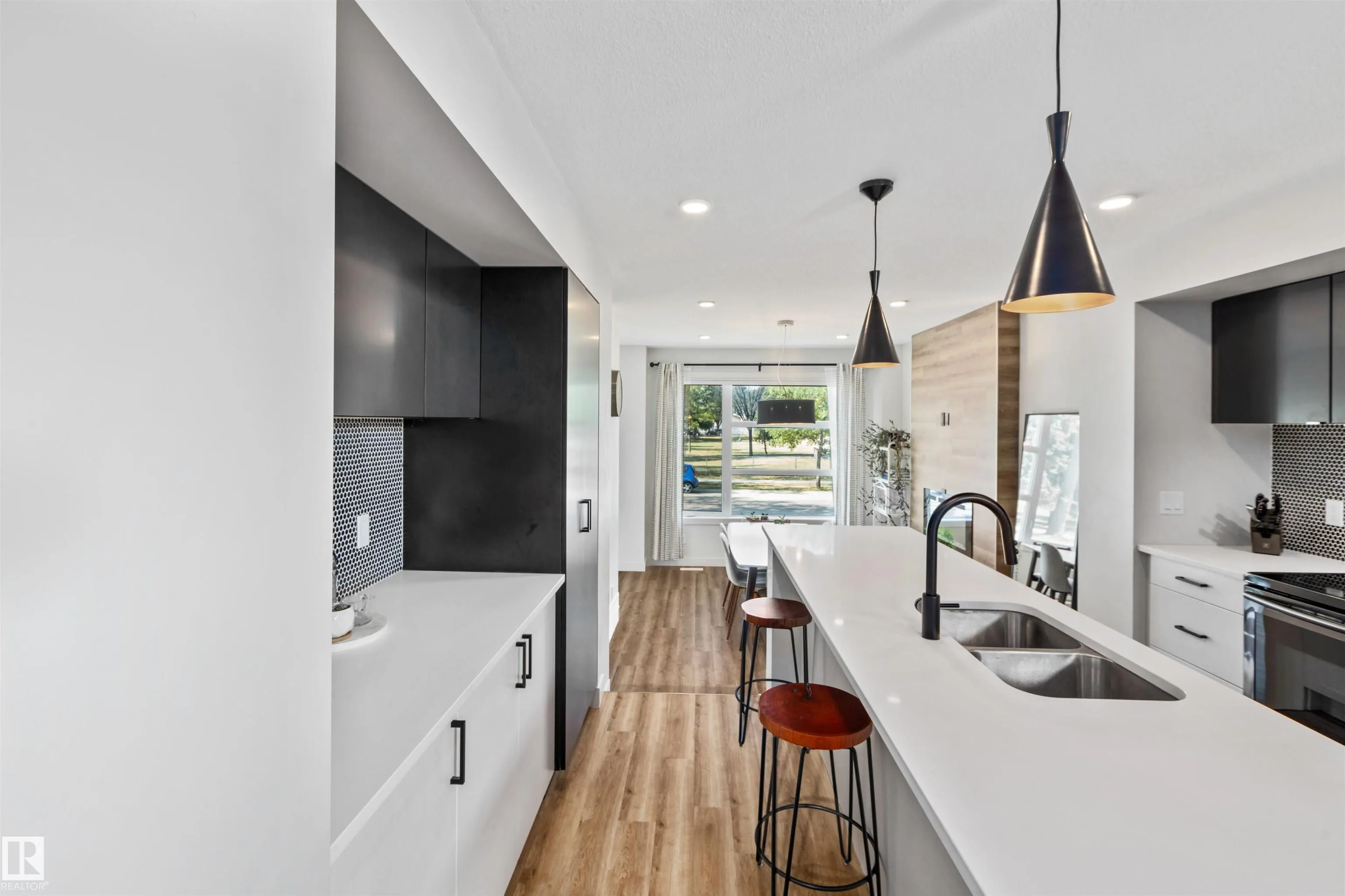 12037 124 Street