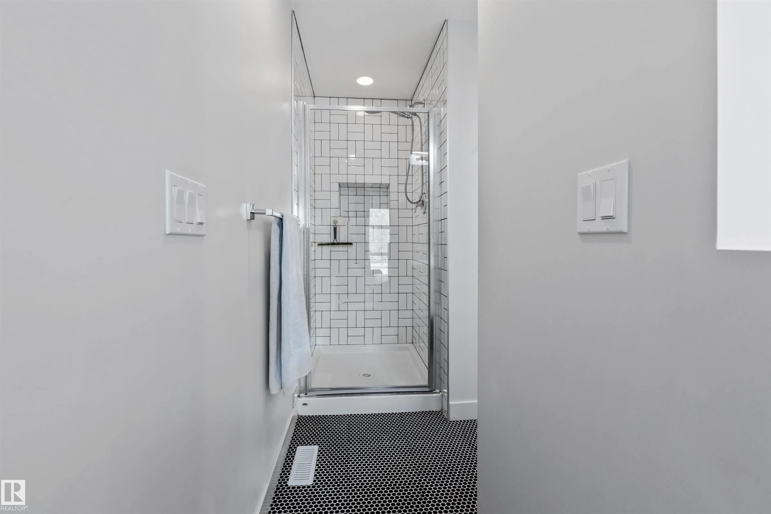 12037 124 Street