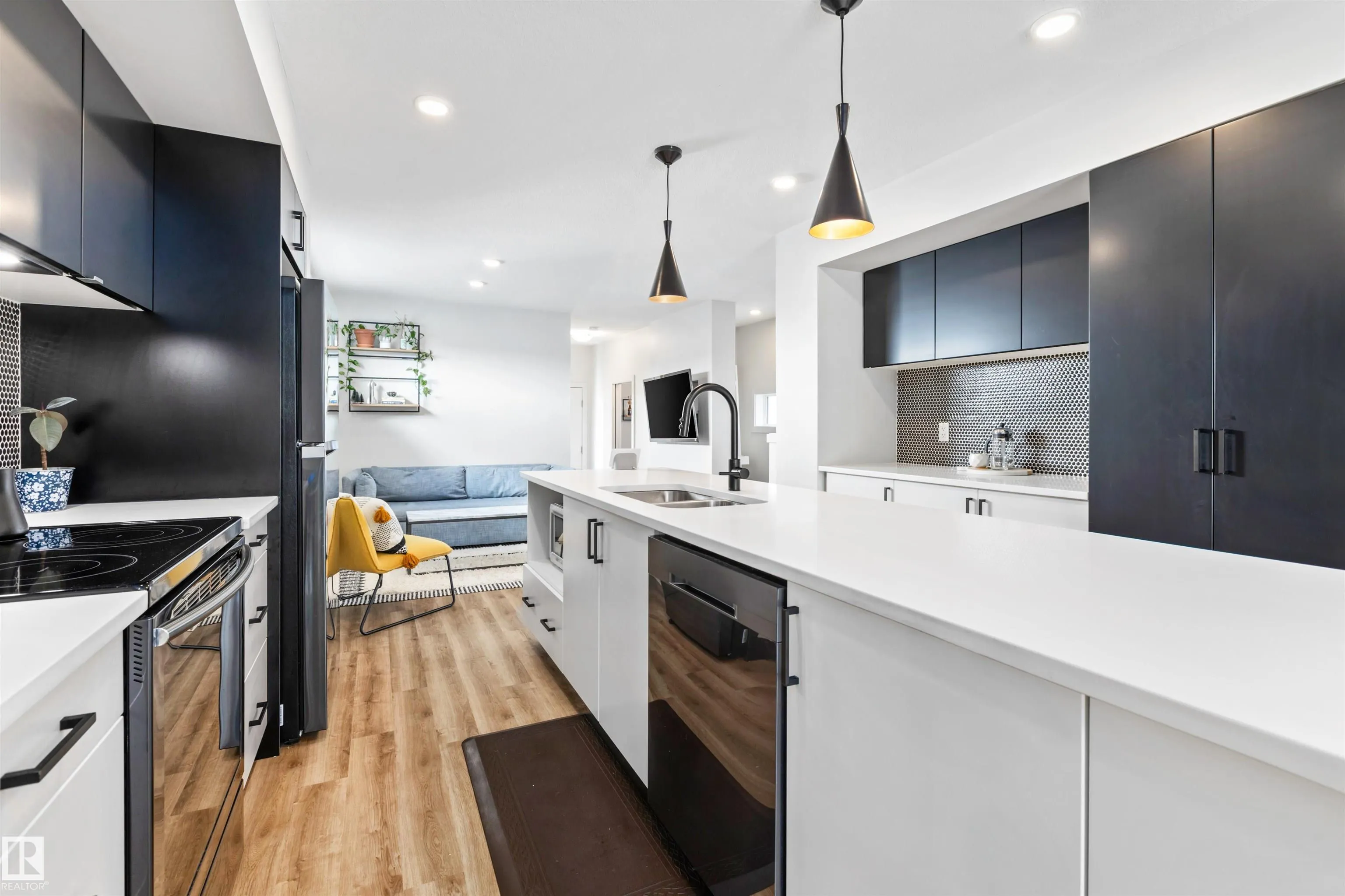 12037 124 Street