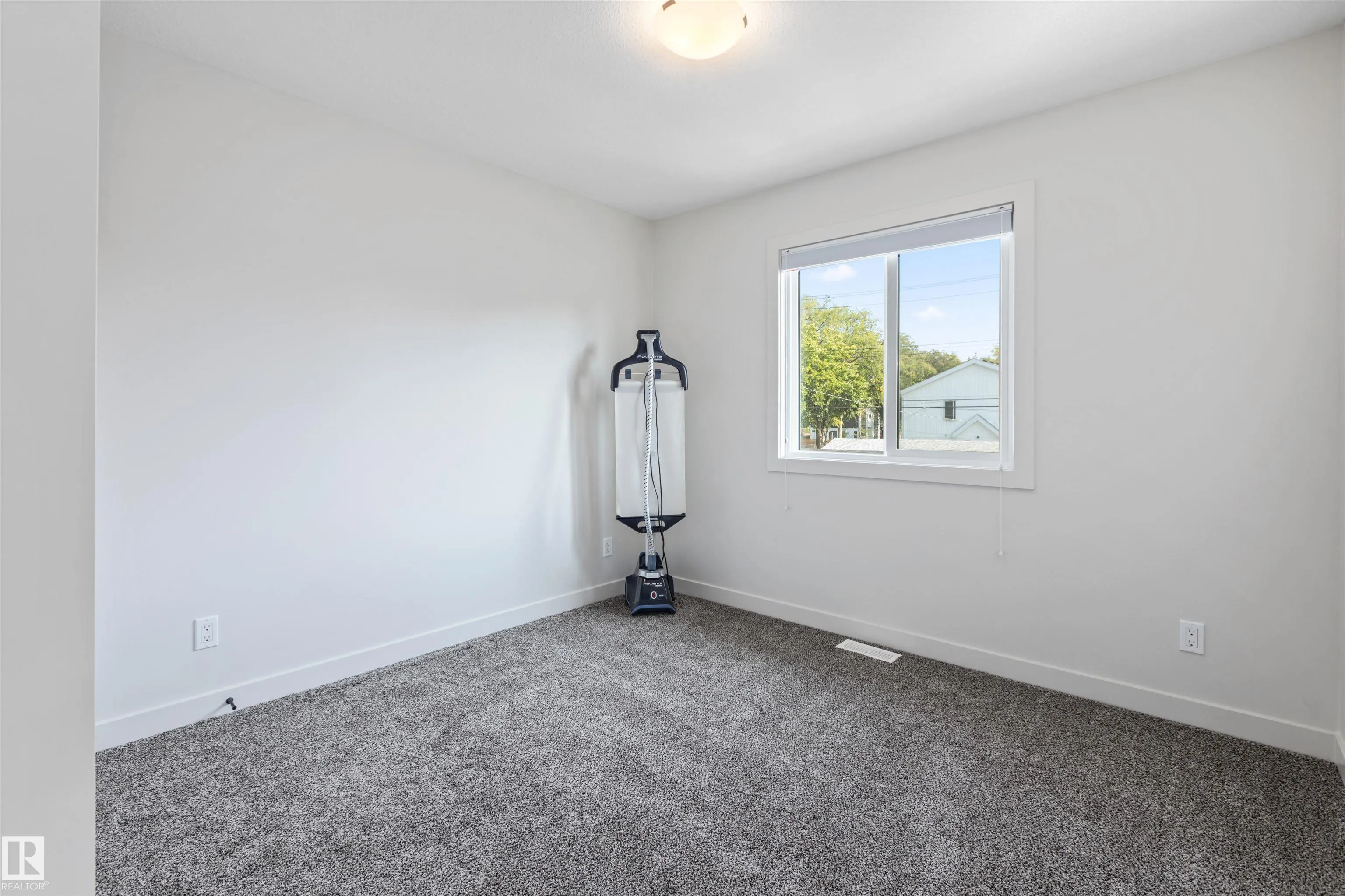 12037 124 Street