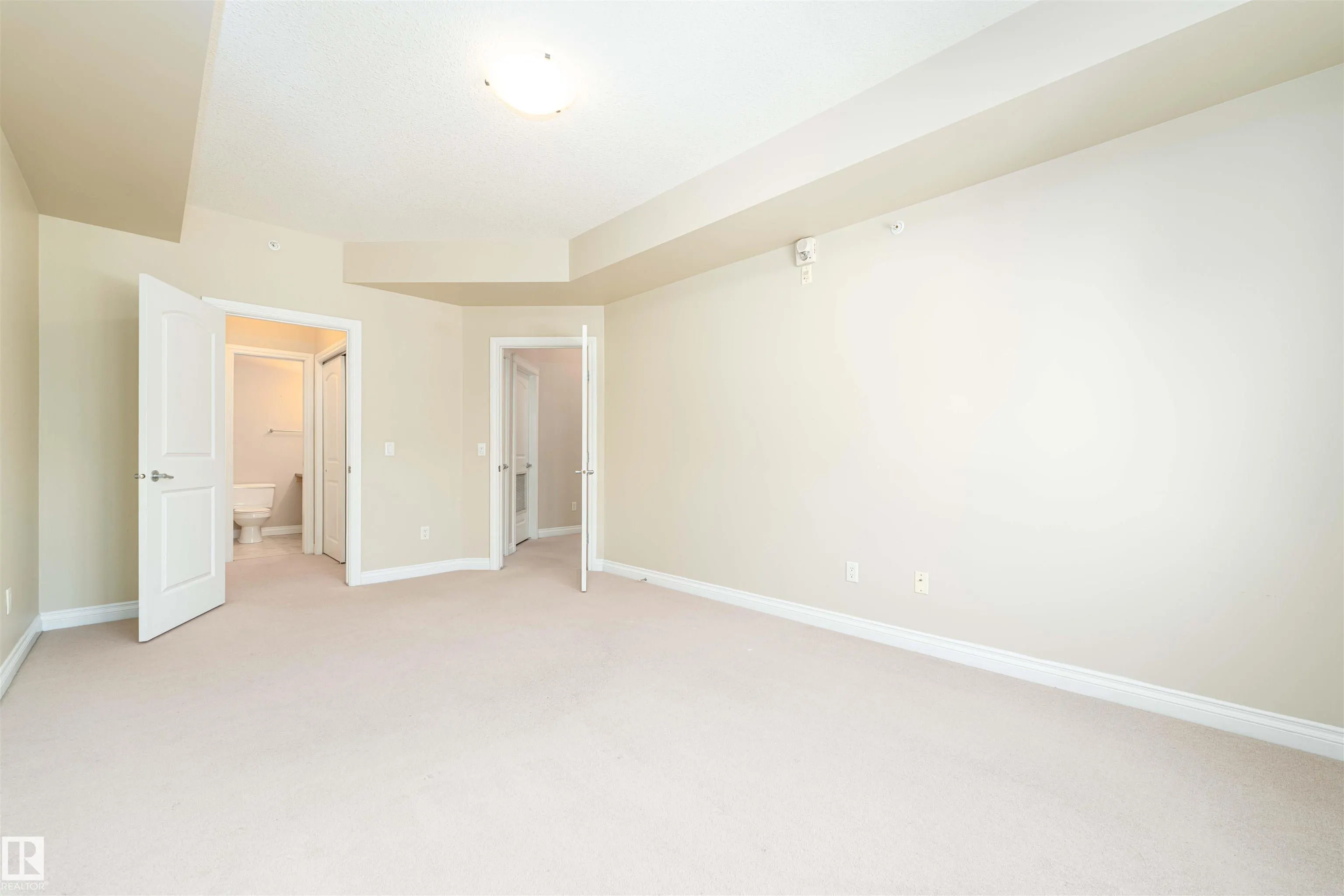 12408 15 Avenue