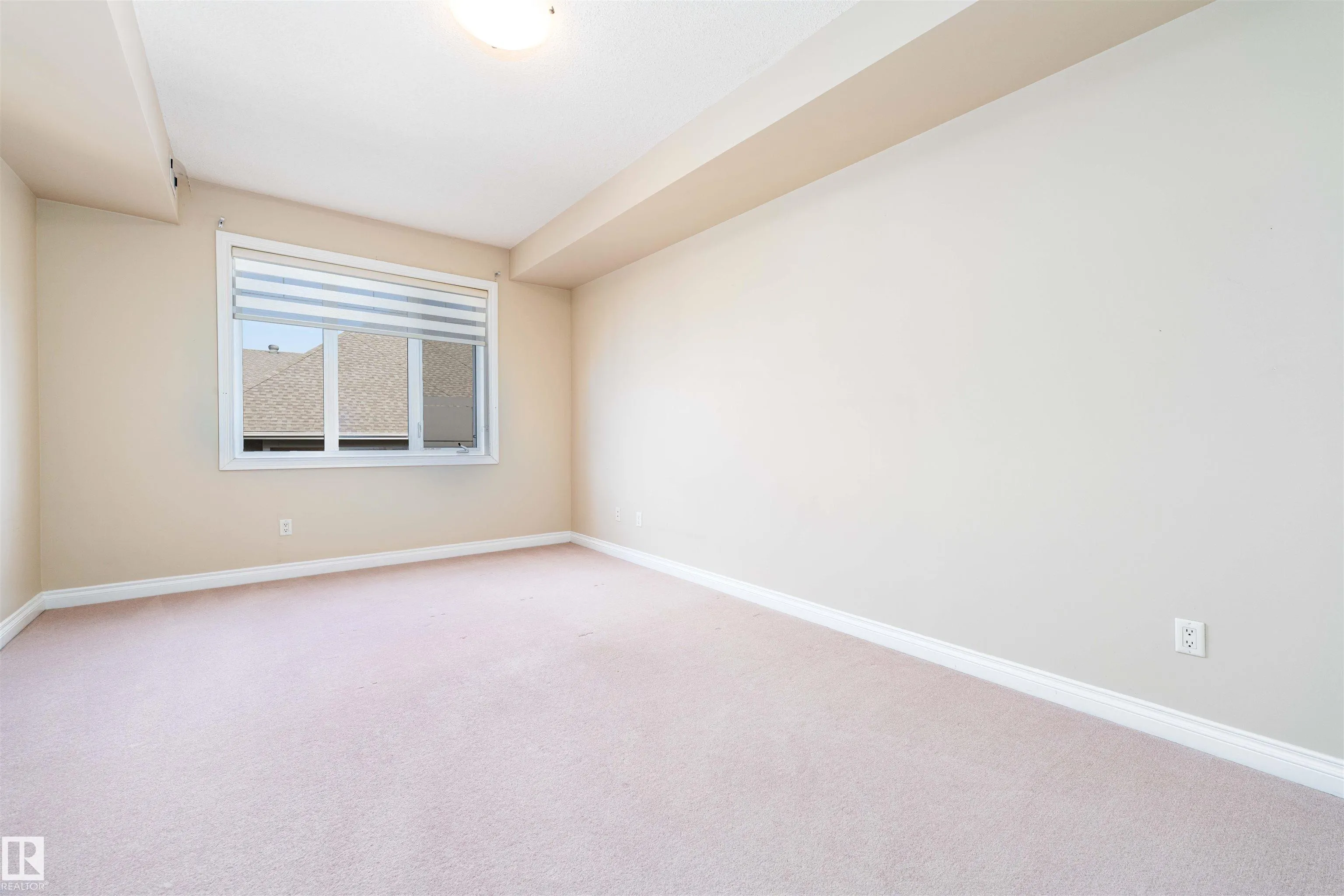 12408 15 Avenue