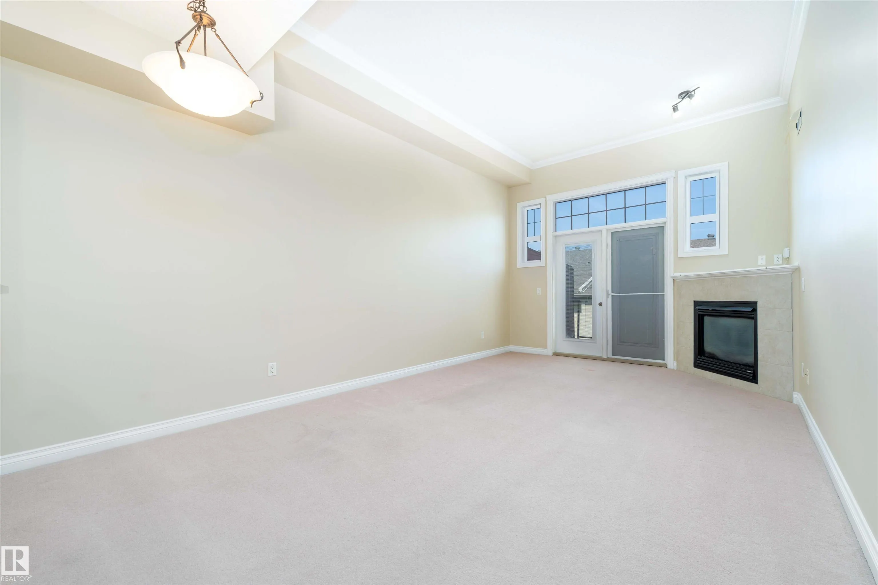 12408 15 Avenue