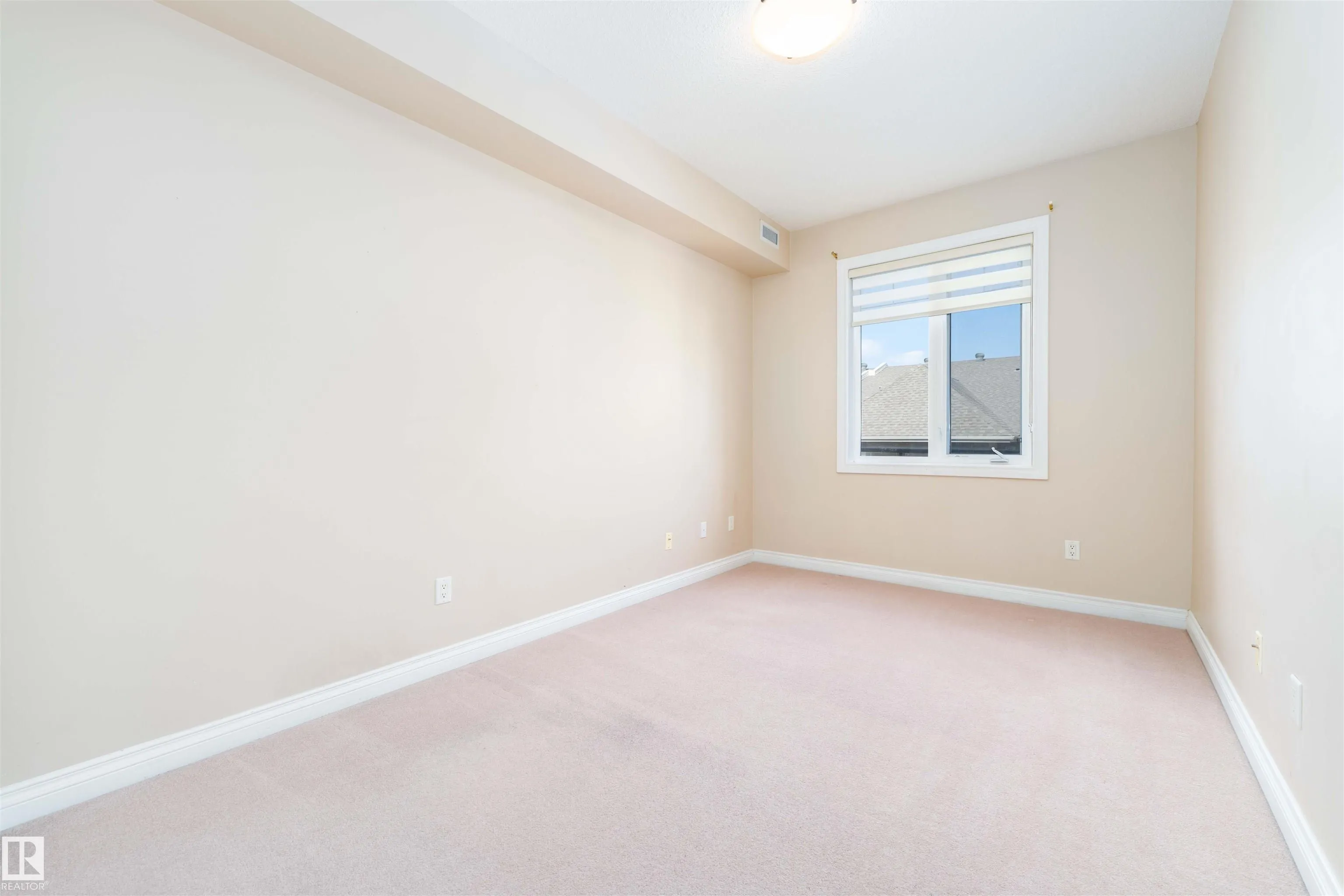 12408 15 Avenue