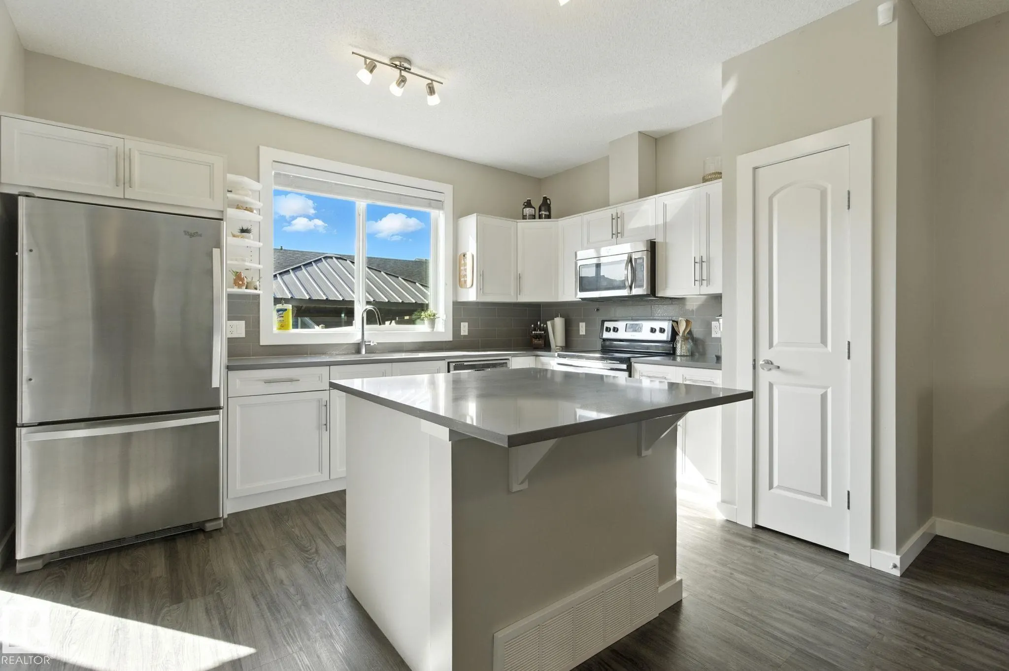 6088 ROSENTHAL Way