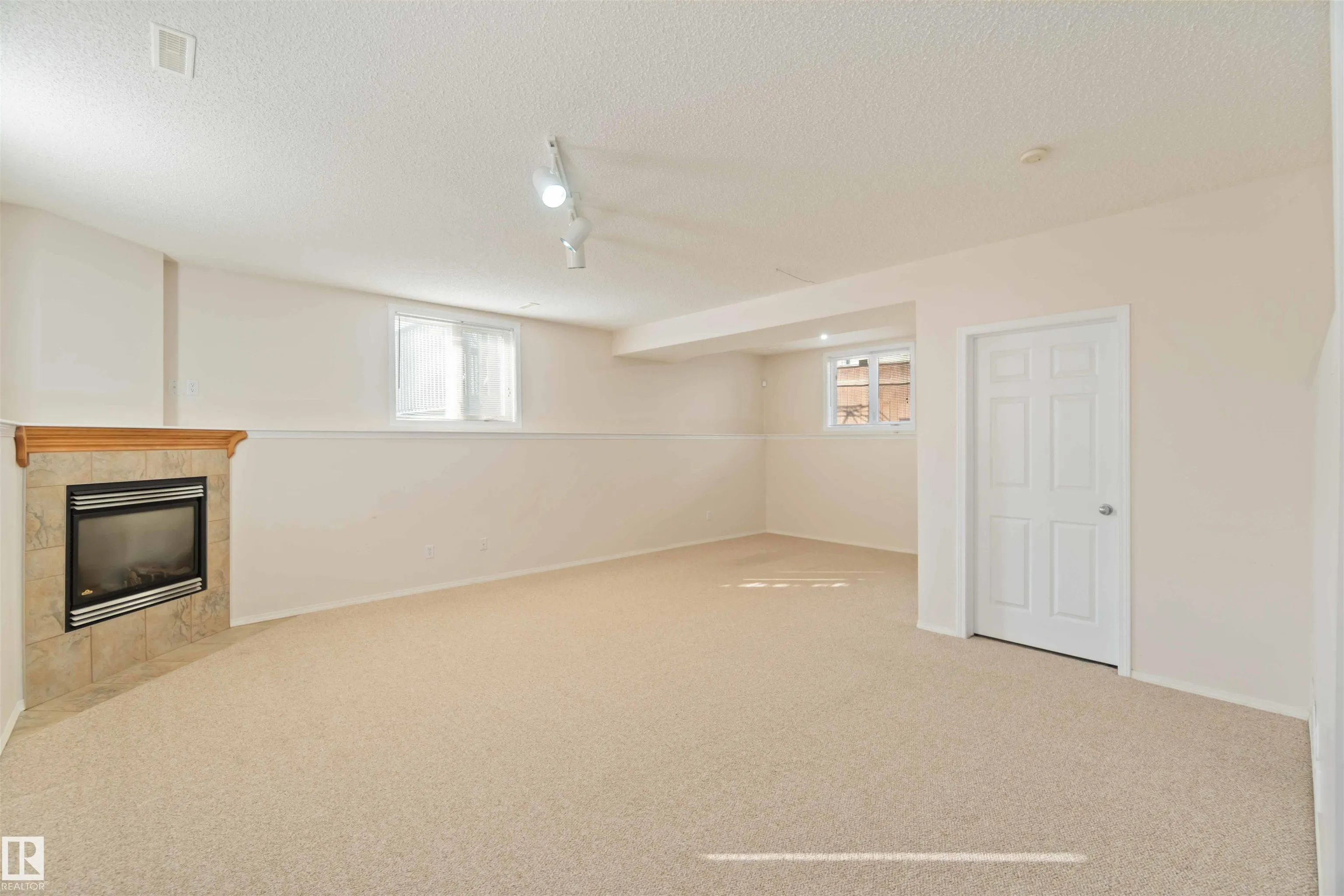 8315 172 Ave NW