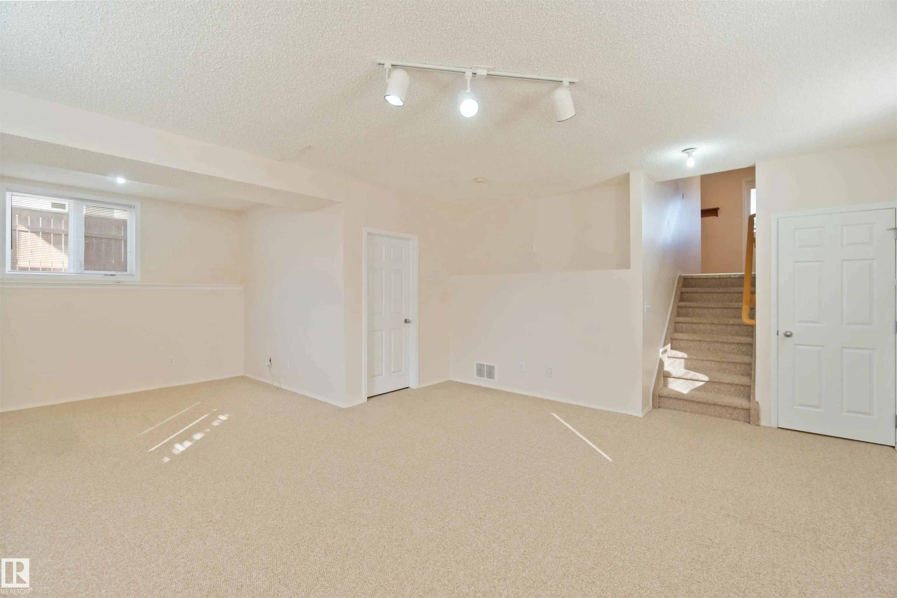 8315 172 Ave NW