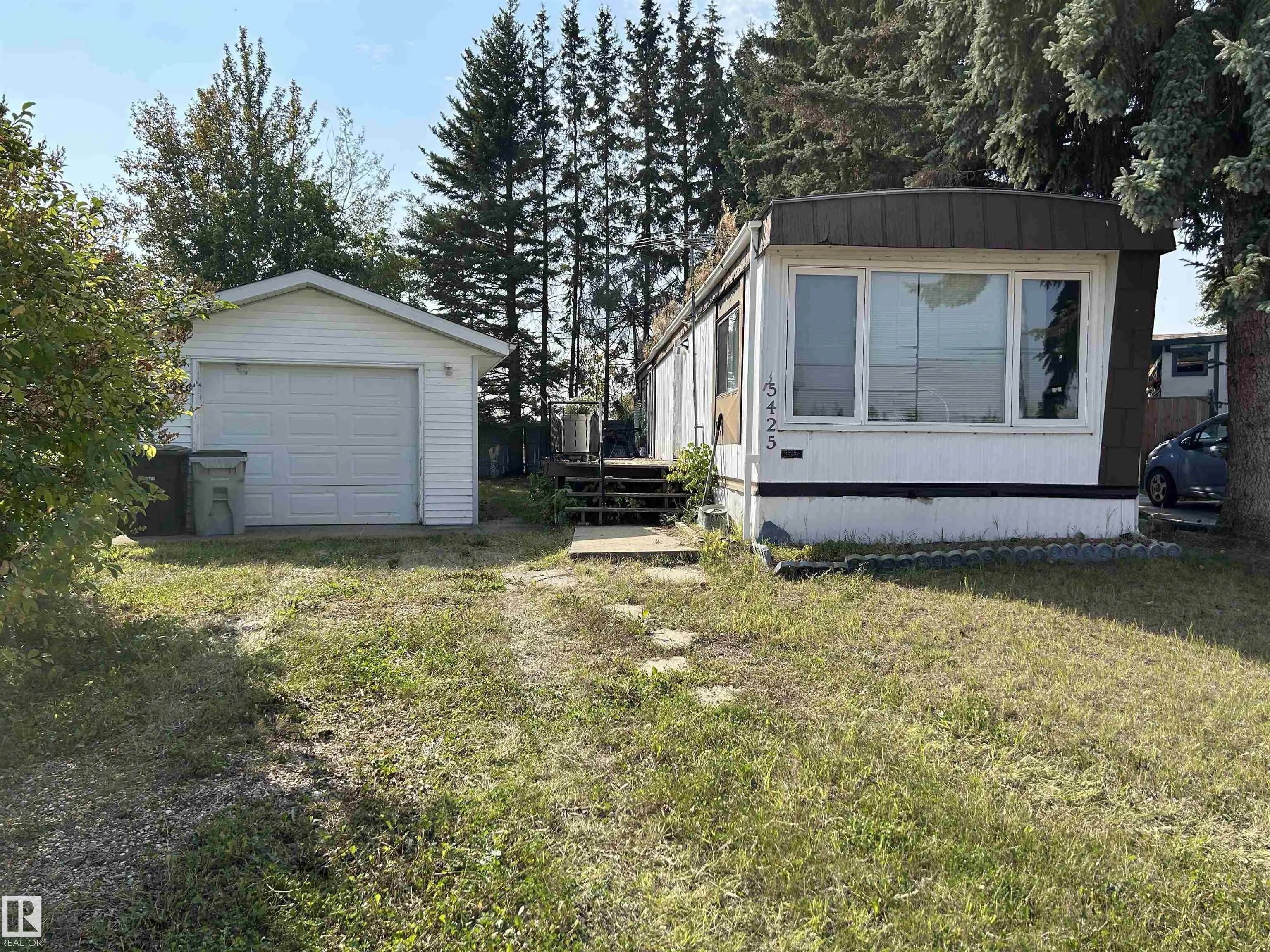 5425 EASTVIEW Crescent