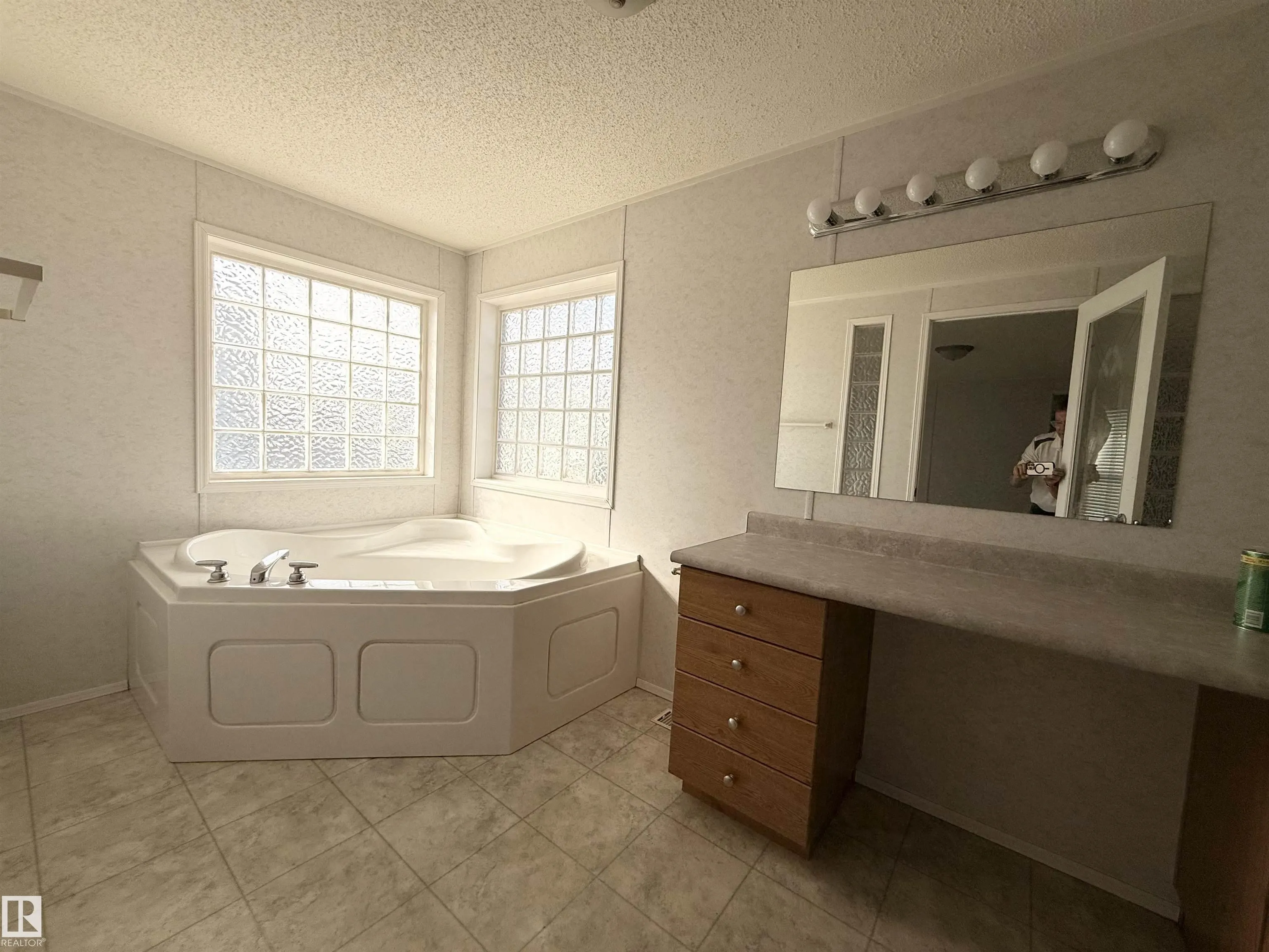 1706 Jubilee Loop