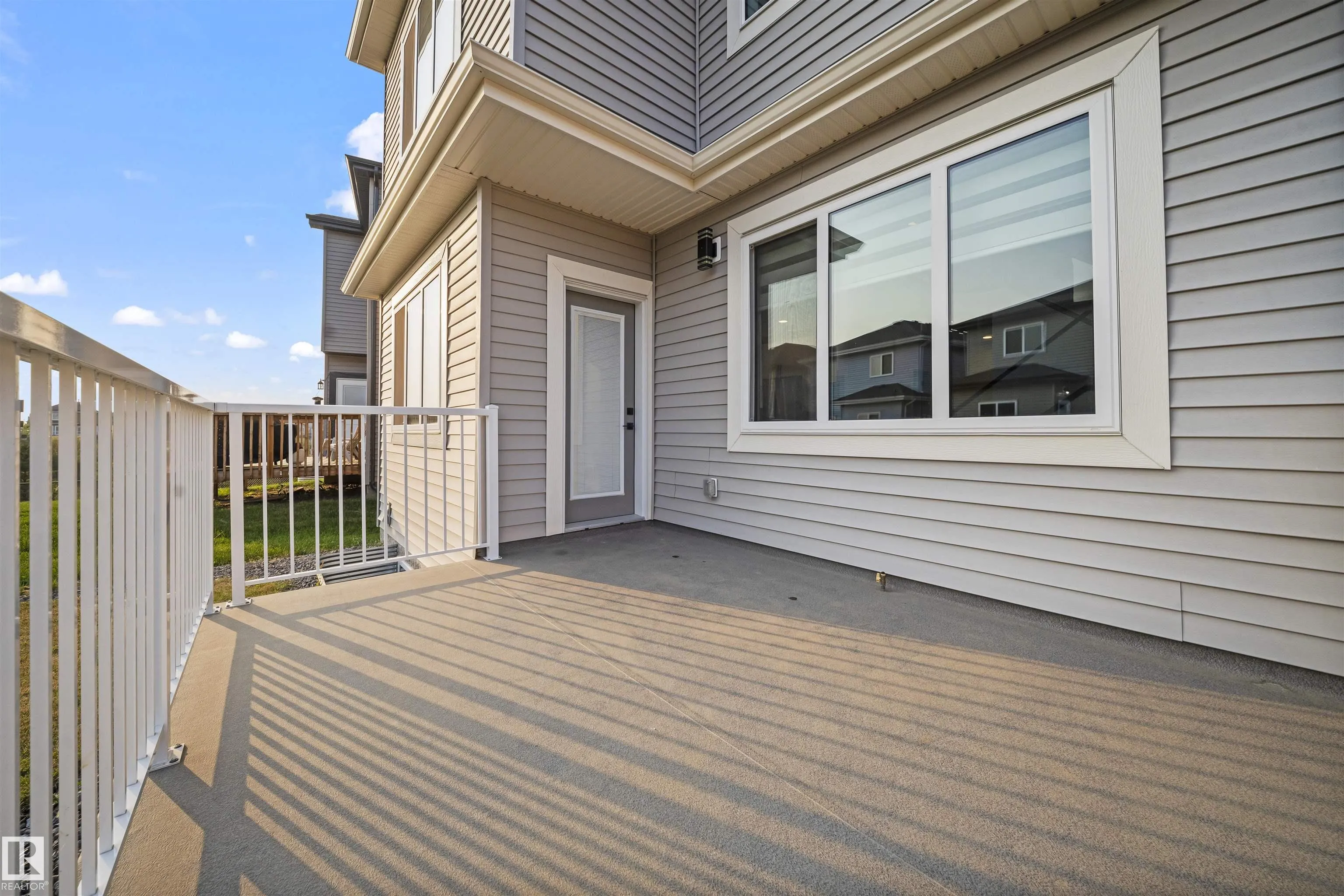 460 ROBERTS Crescent
