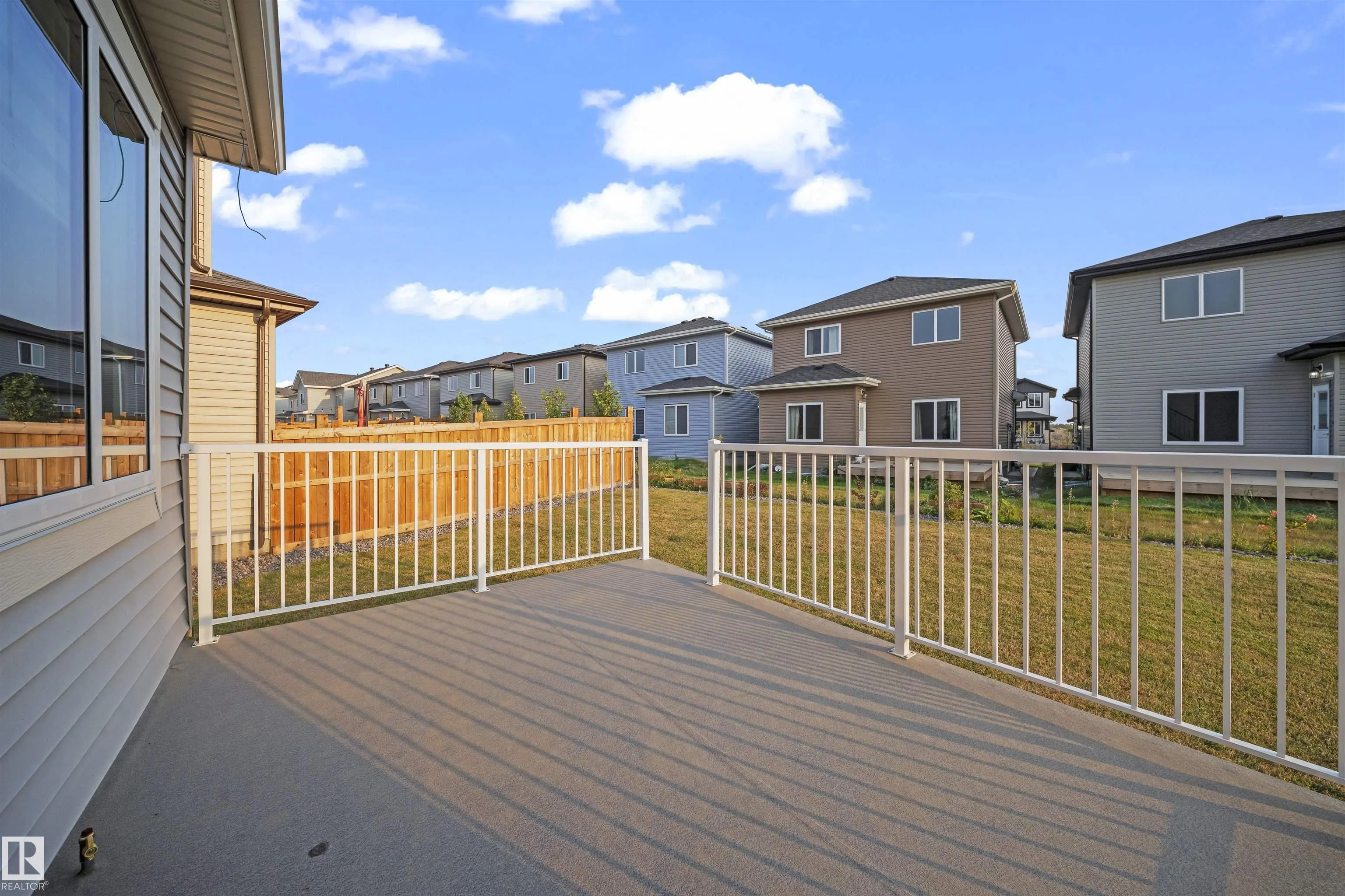 460 ROBERTS Crescent