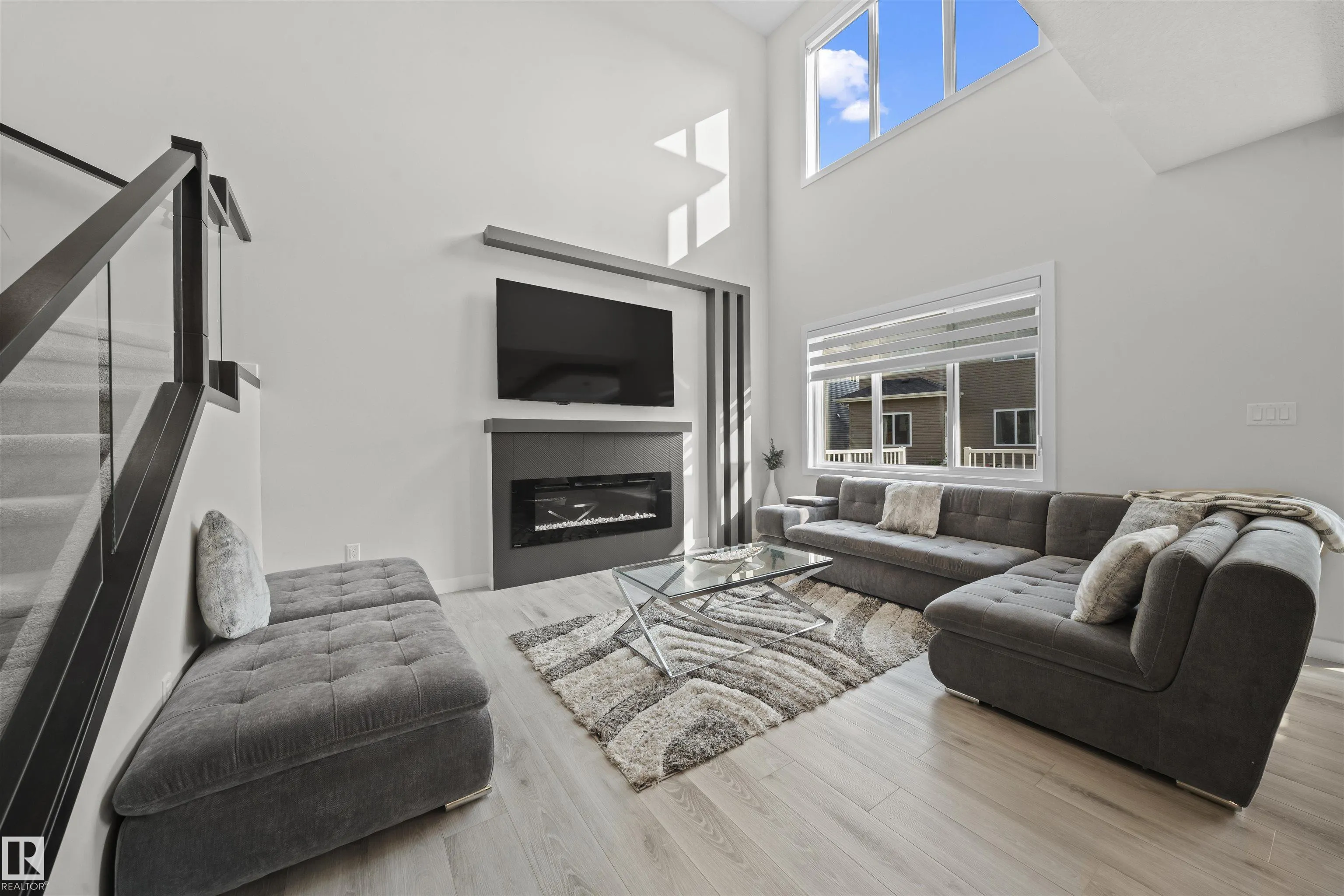 460 ROBERTS Crescent