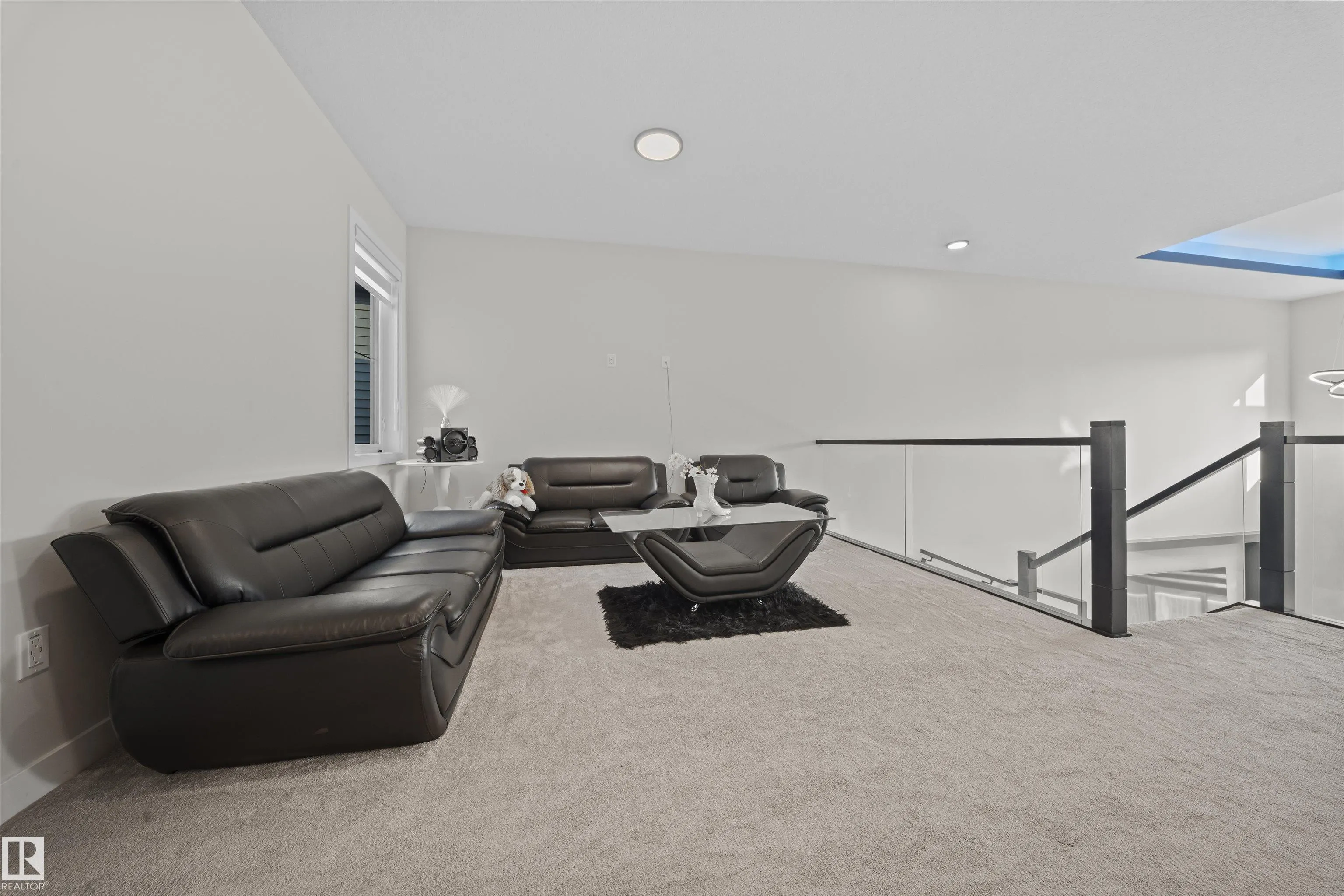 460 ROBERTS Crescent
