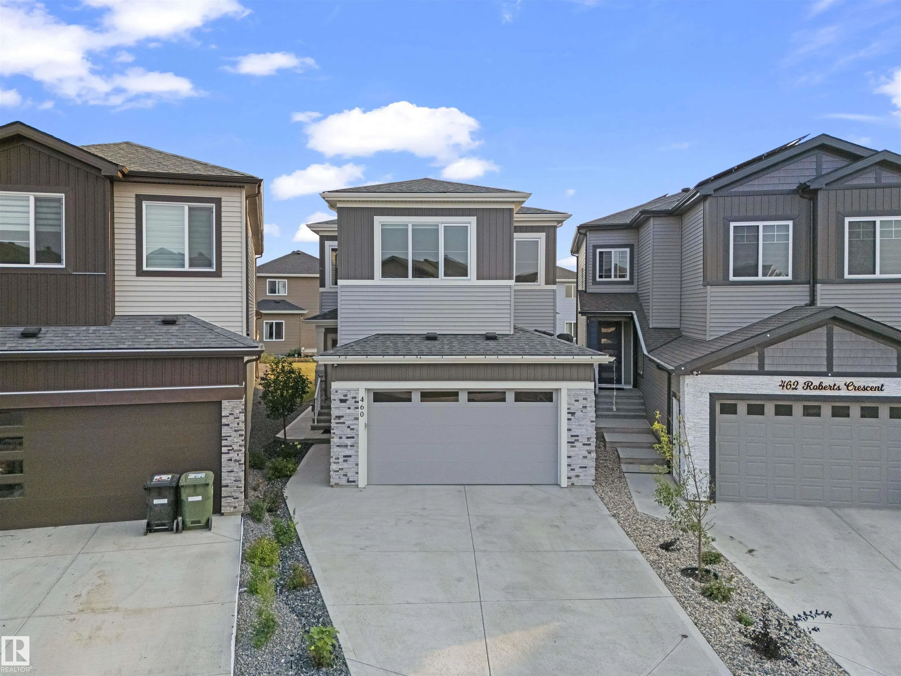 460 ROBERTS Crescent