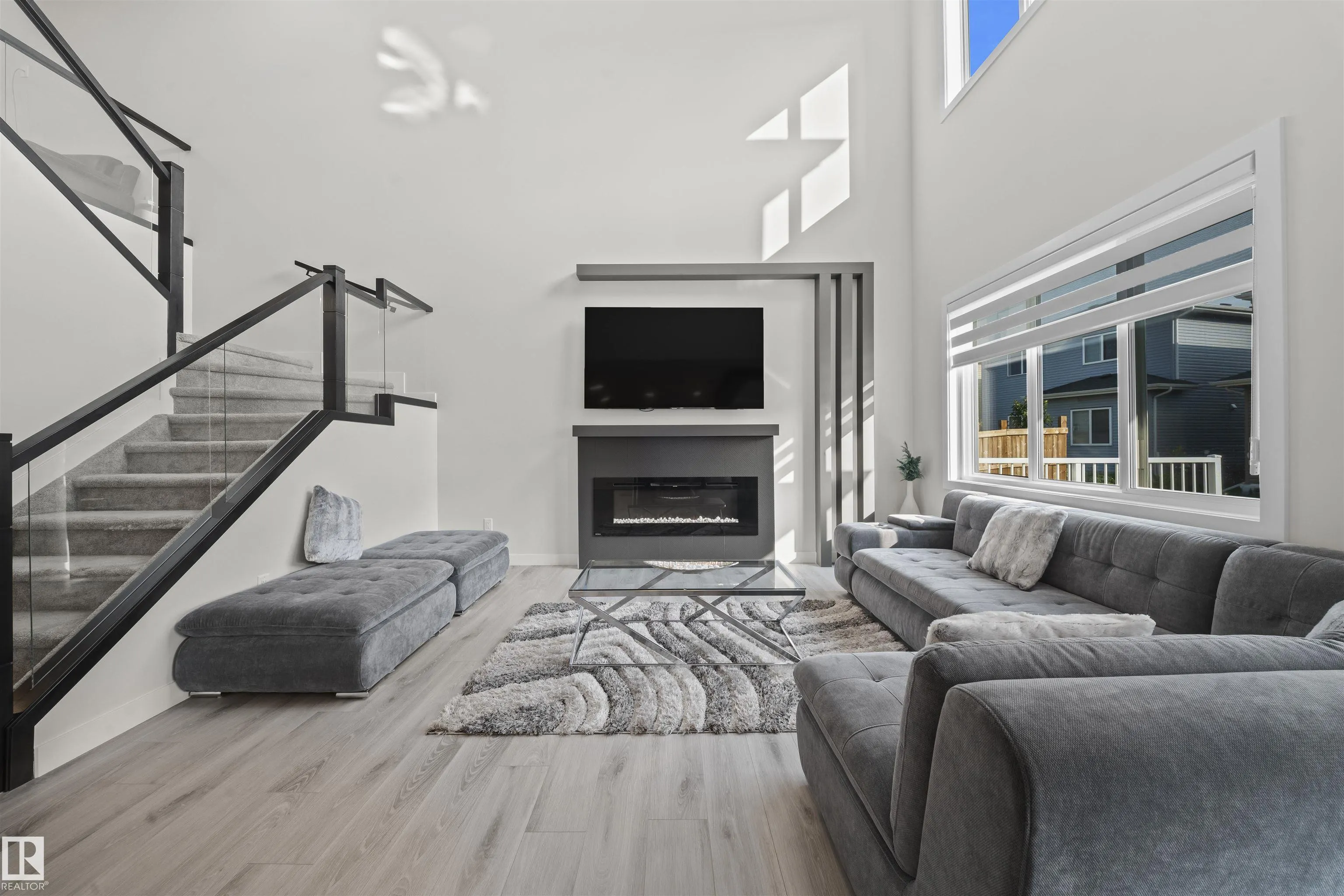 460 ROBERTS Crescent