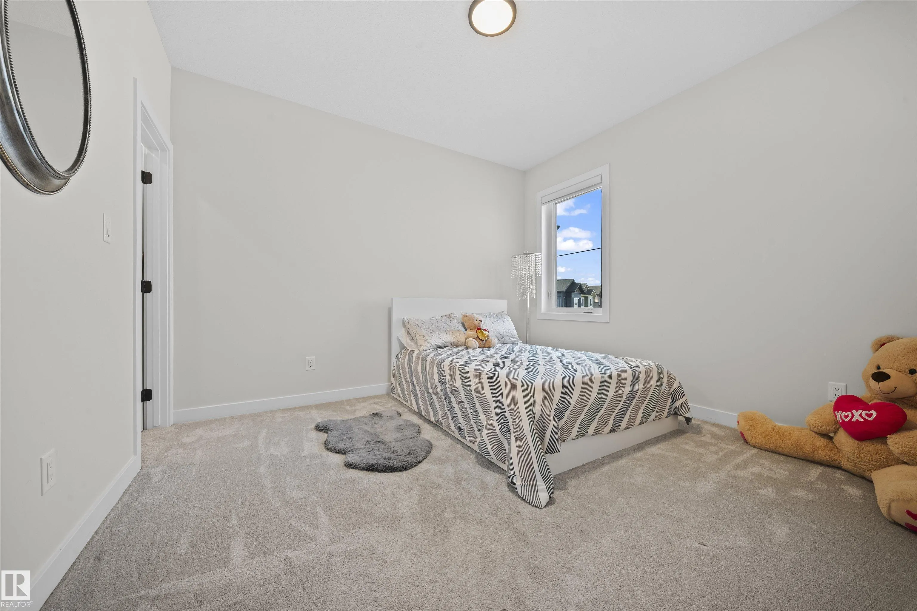 460 ROBERTS Crescent