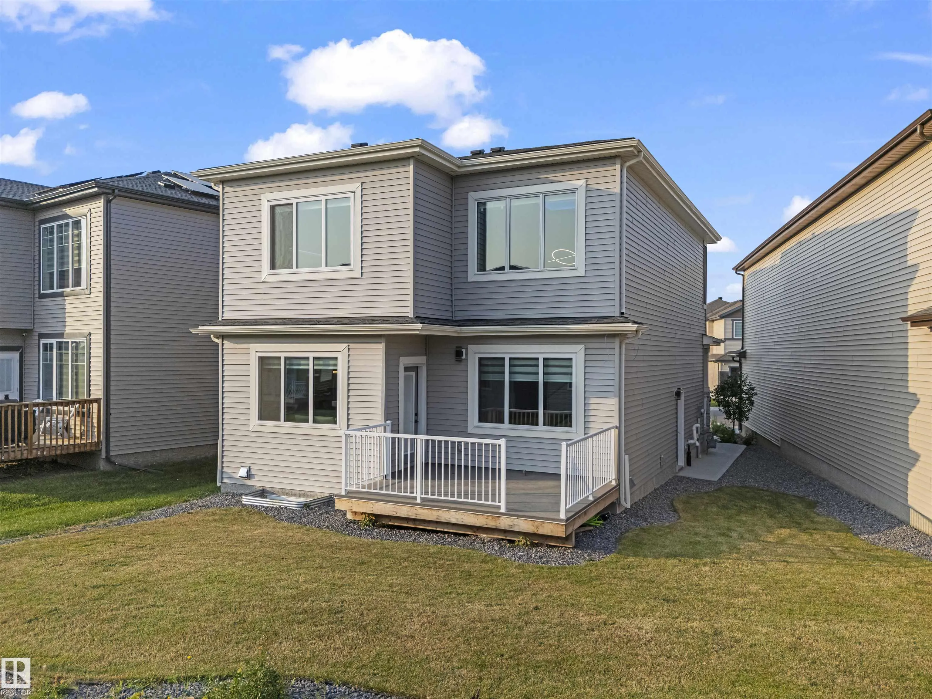 460 ROBERTS Crescent