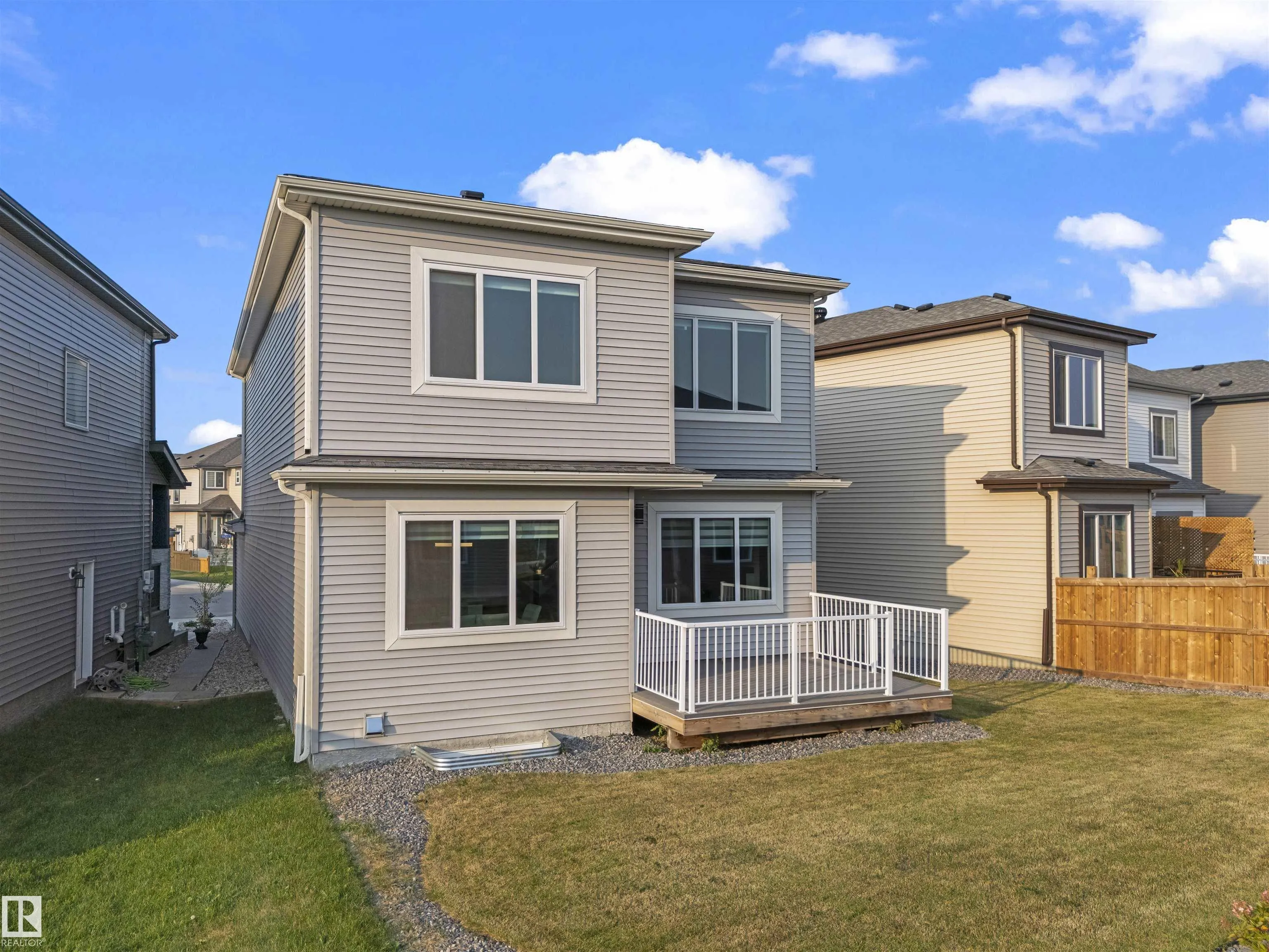 460 ROBERTS Crescent