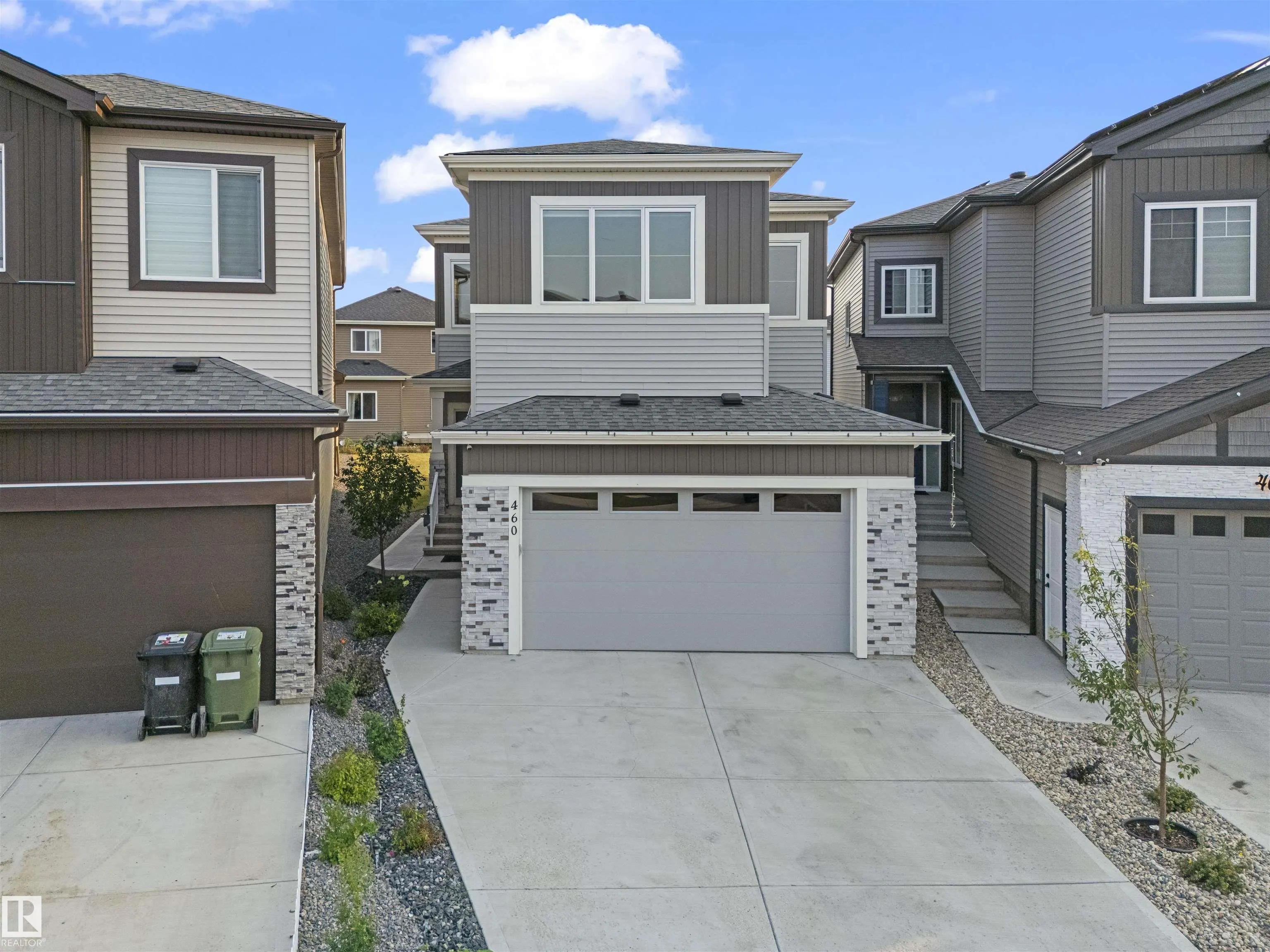 460 ROBERTS Crescent