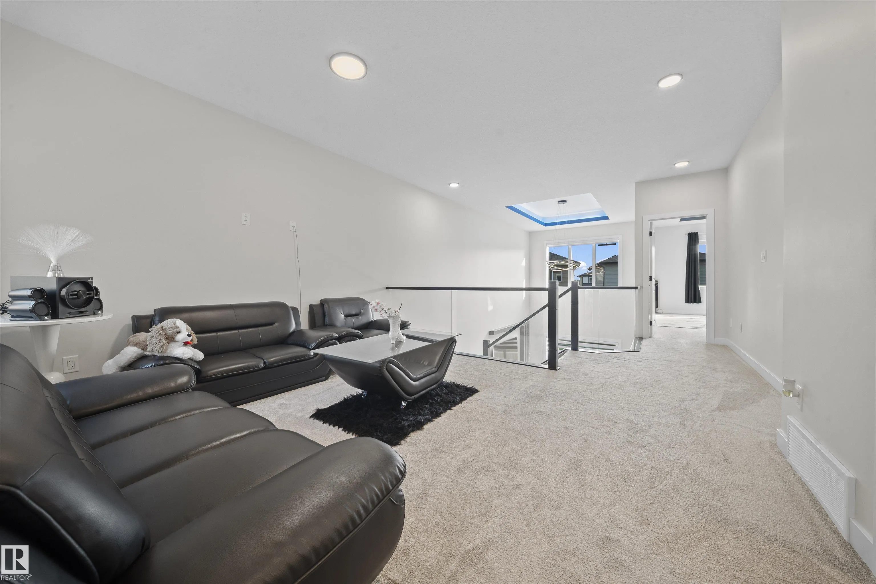 460 ROBERTS Crescent