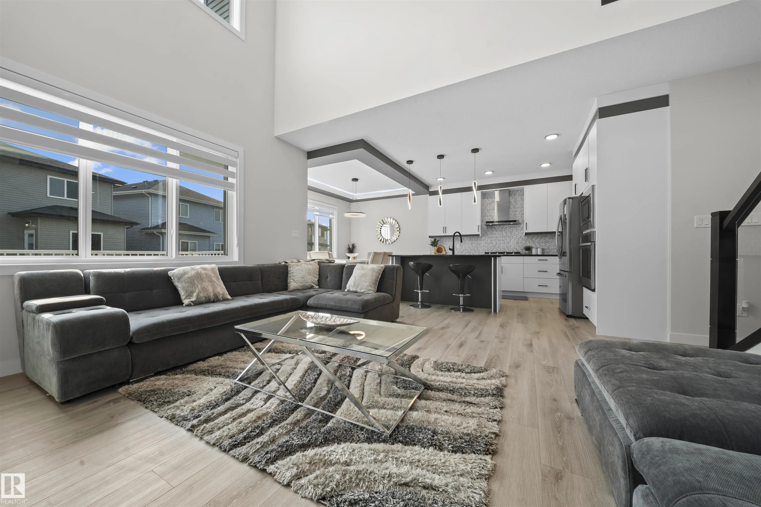 460 ROBERTS Crescent