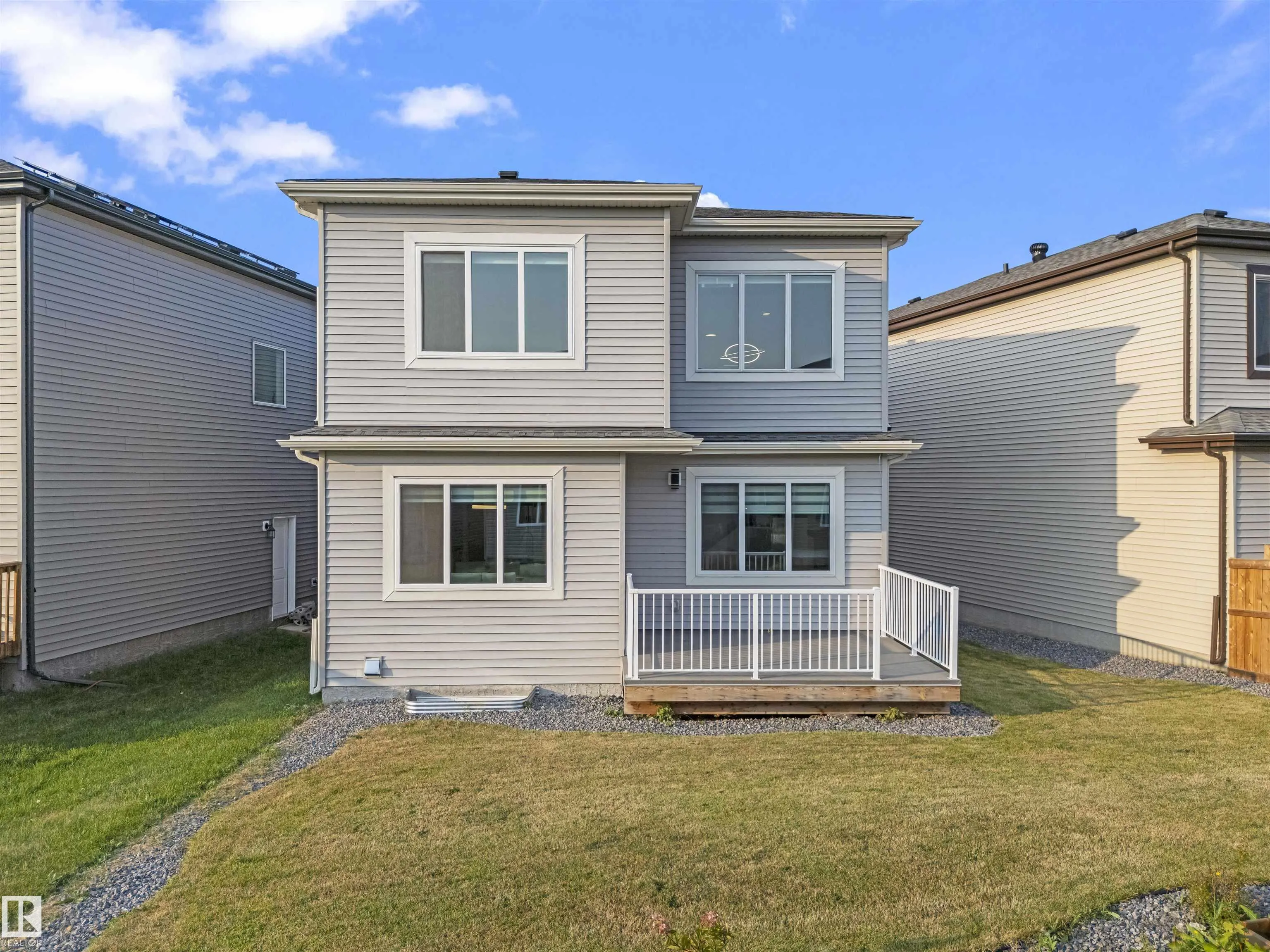 460 ROBERTS Crescent