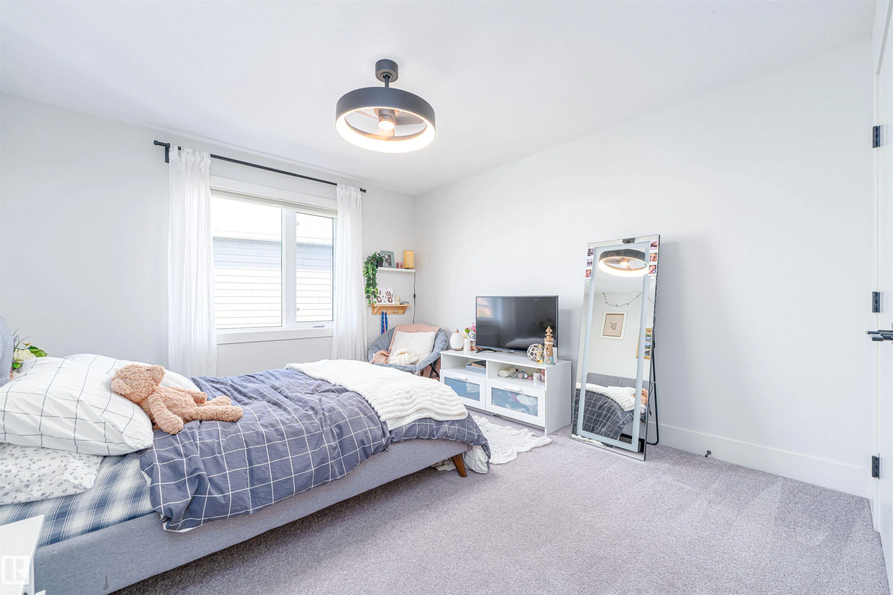 52 ROBERGE Close