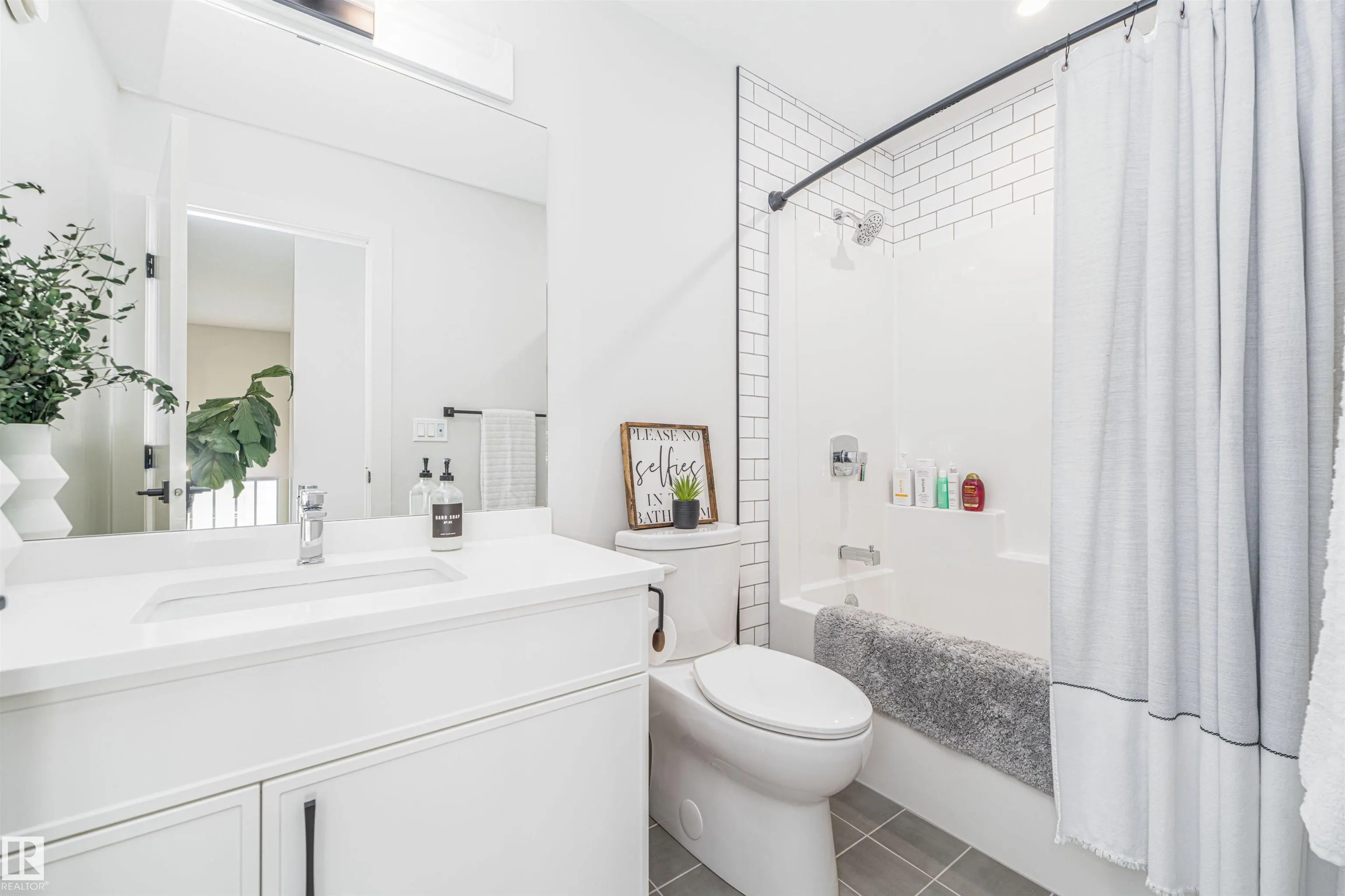 52 ROBERGE Close