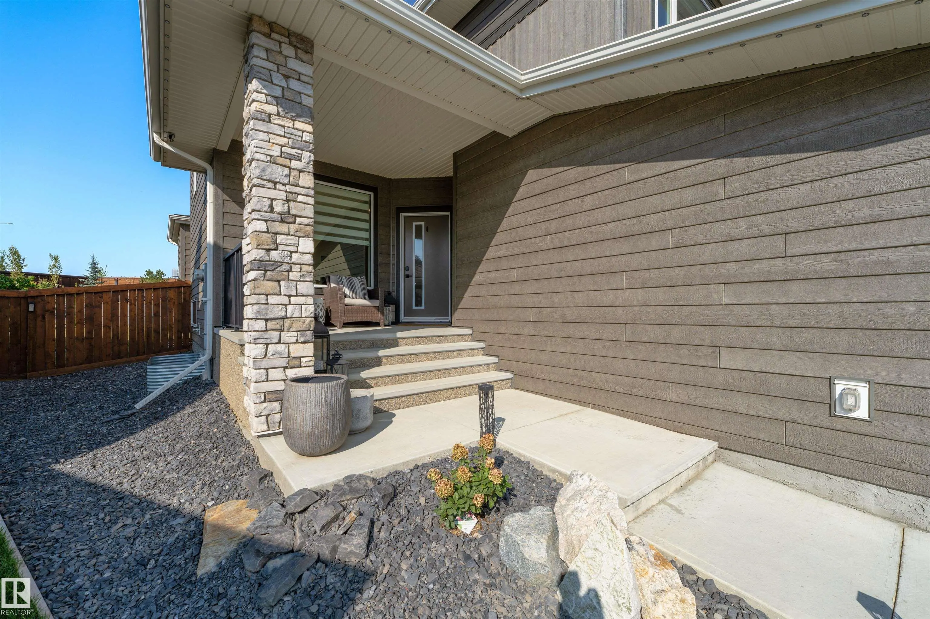 52 ROBERGE Close