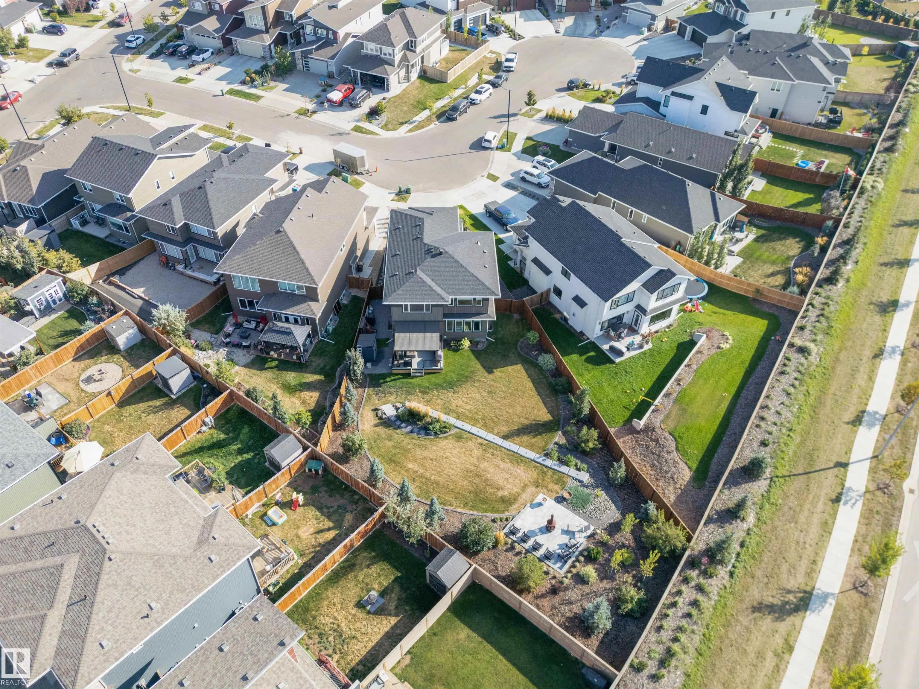 52 ROBERGE Close