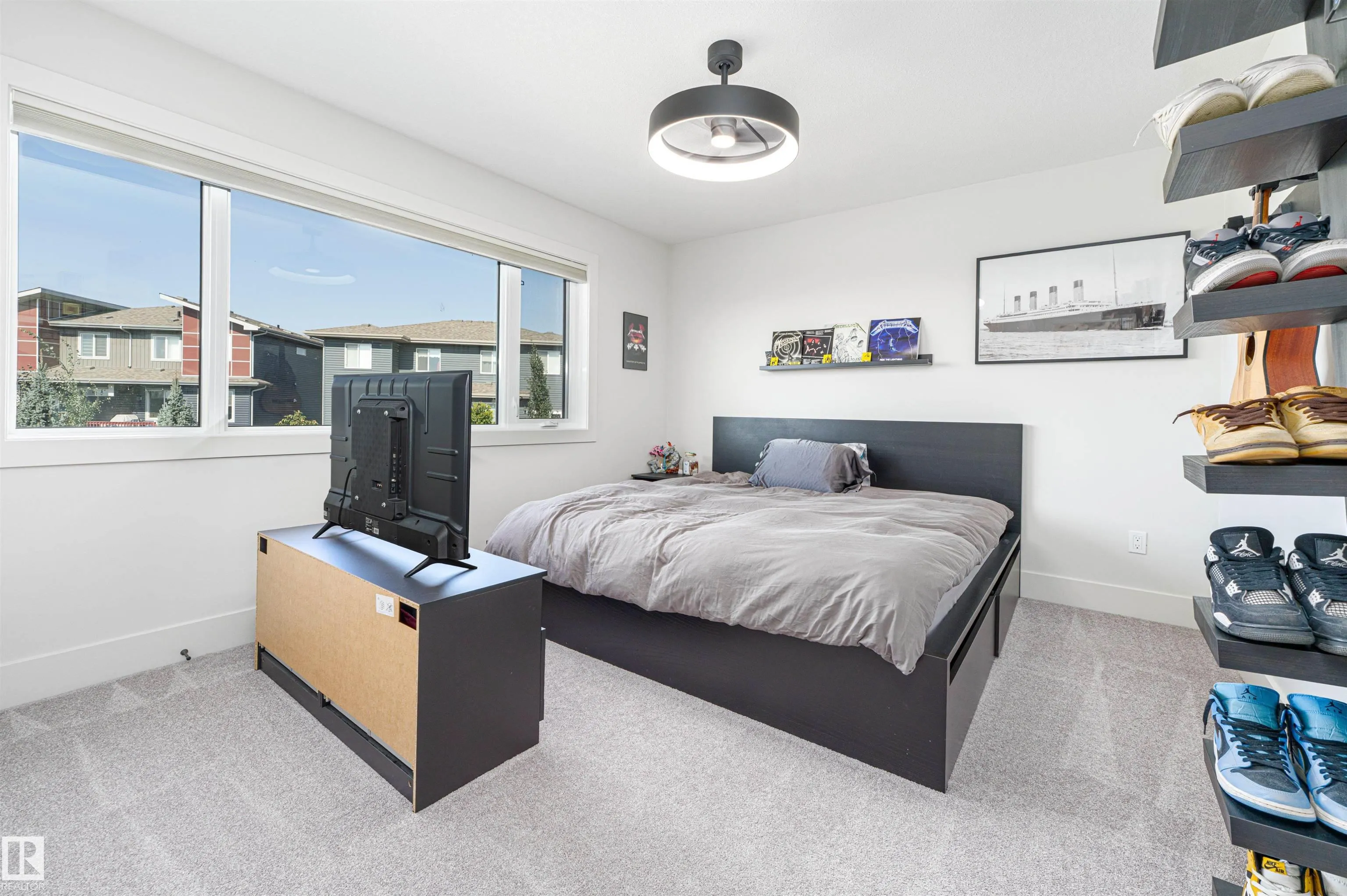 52 ROBERGE Close