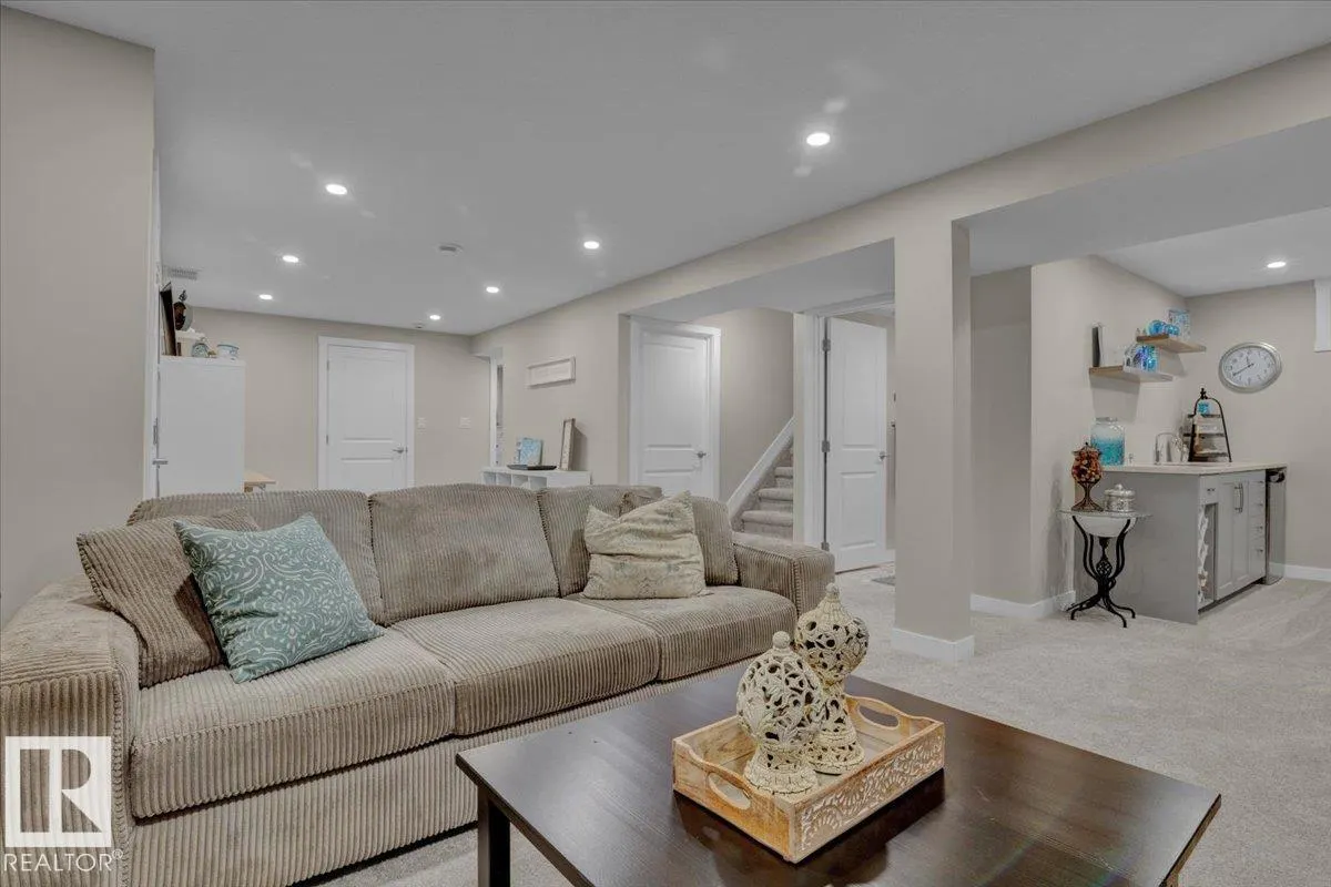 34 STARLING Drive