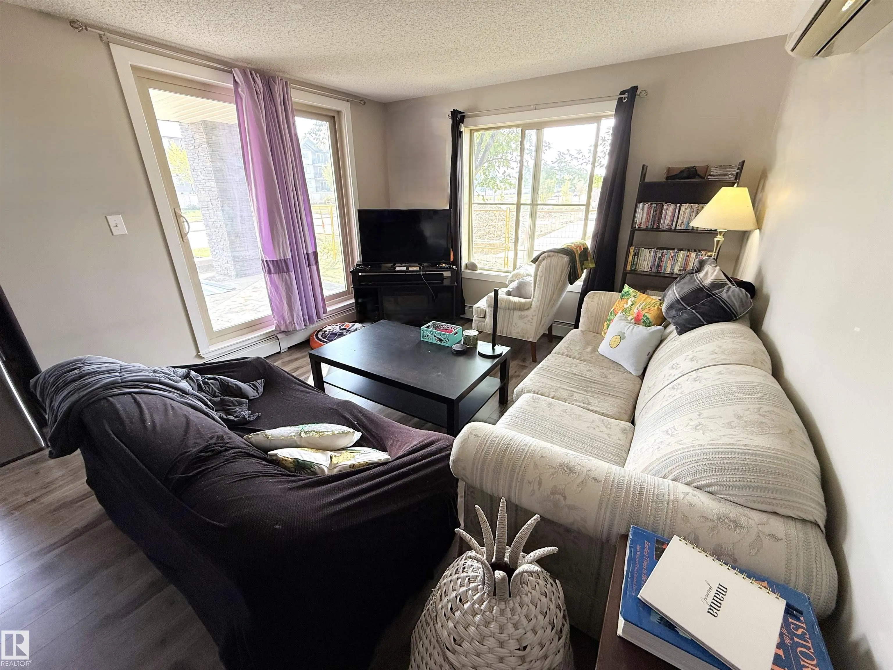 11803 22 Avenue