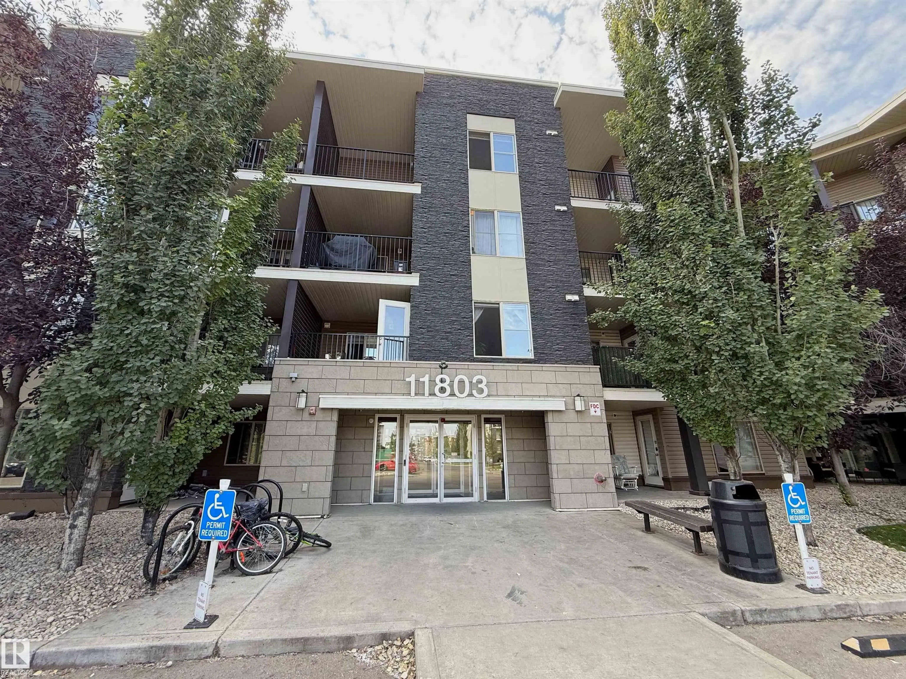 11803 22 Avenue