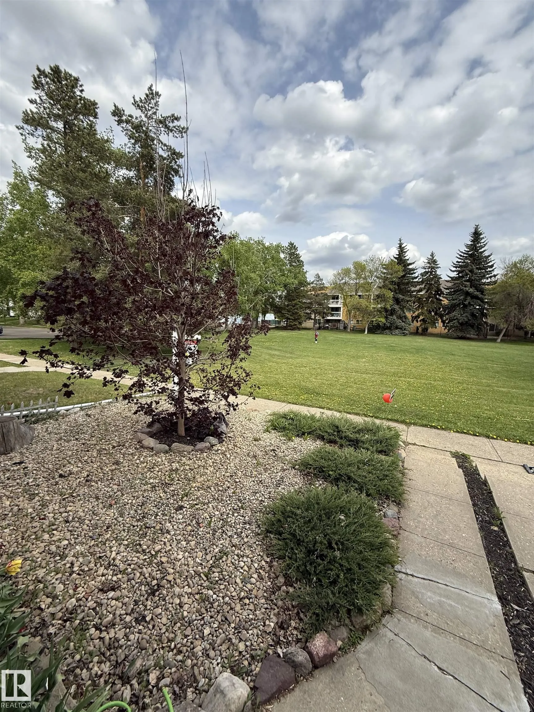 40 GARDEN Crescent