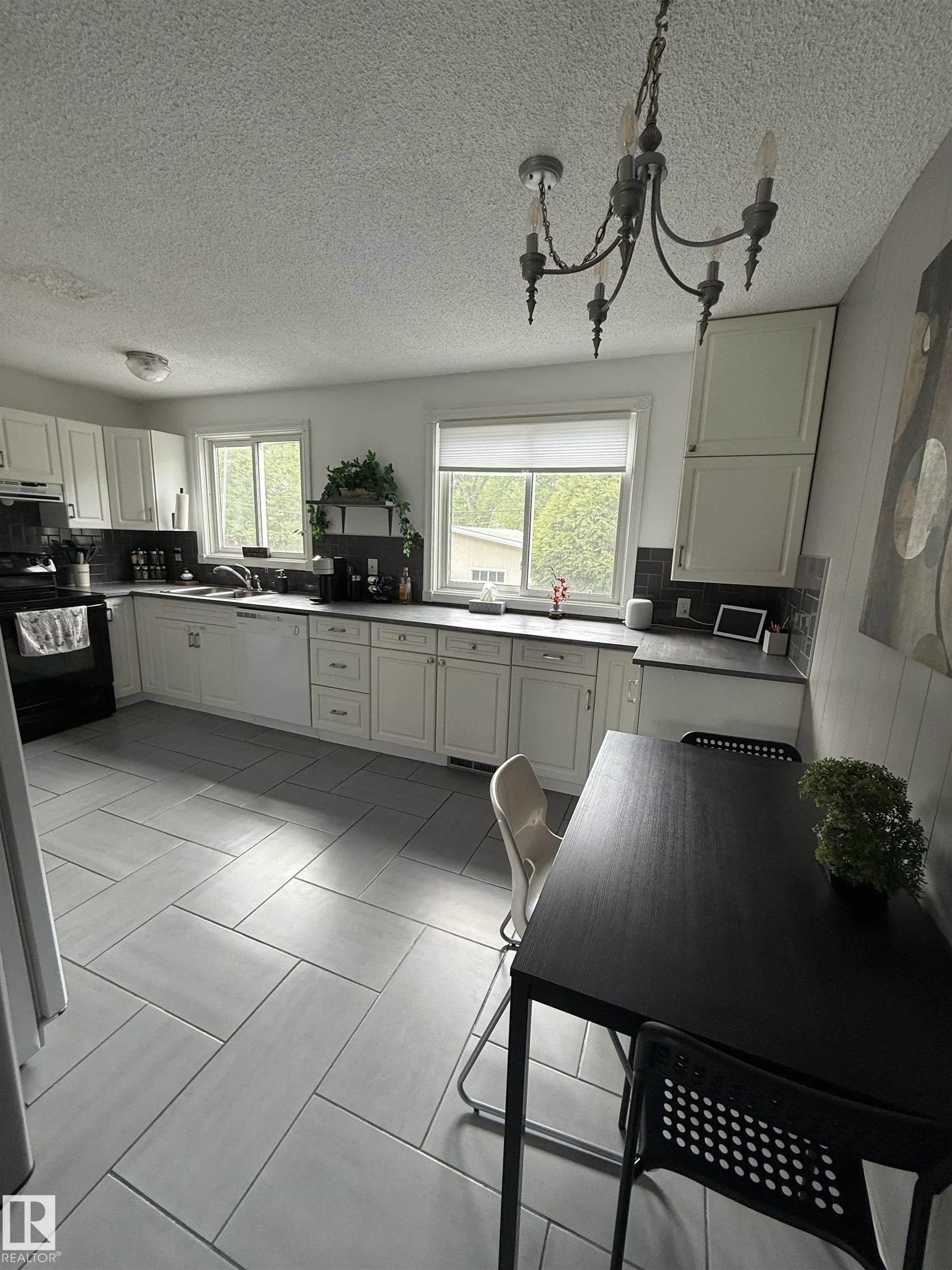 40 GARDEN Crescent