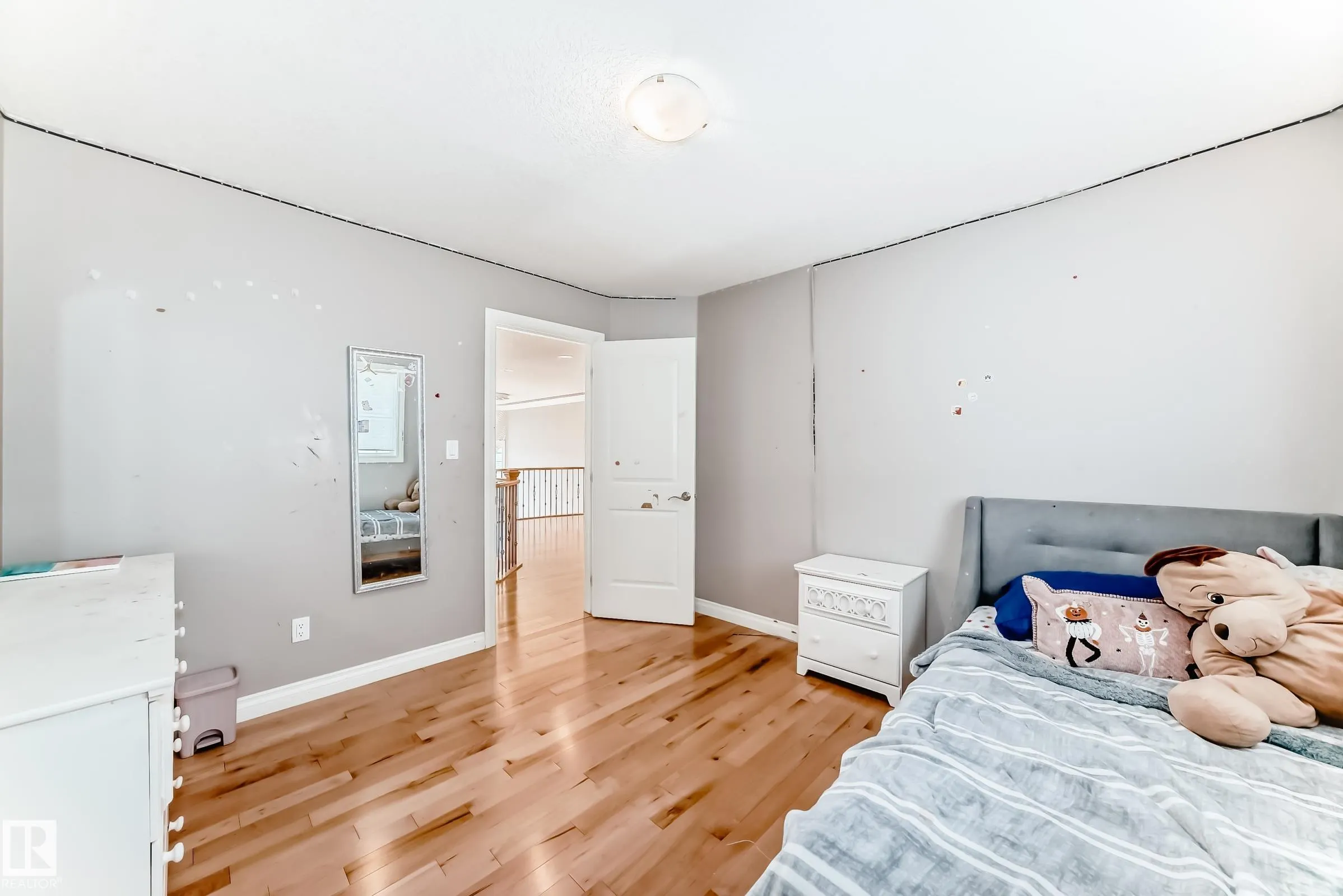 13608 160 Avenue