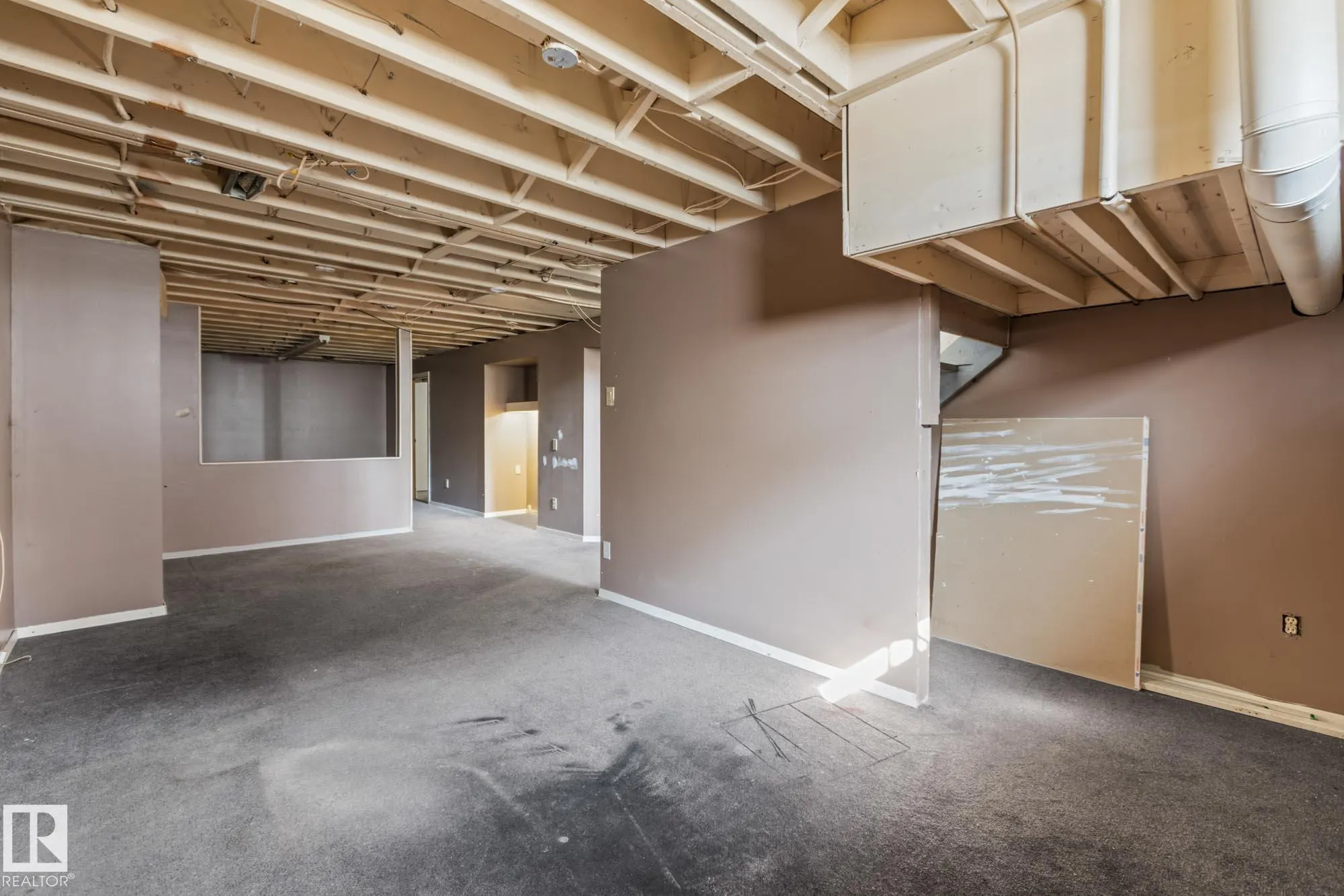 9911 170 Avenue