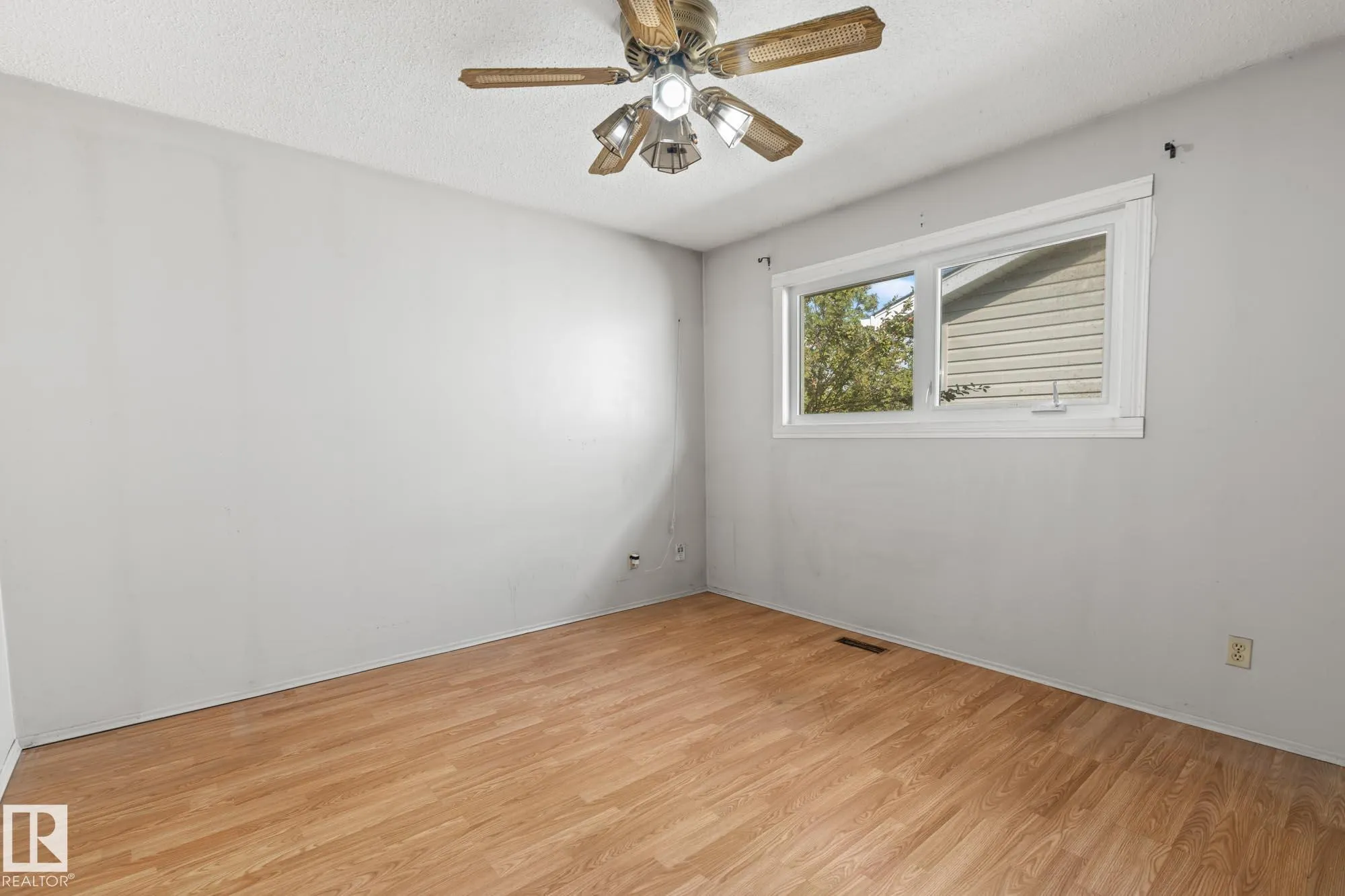 9911 170 Avenue