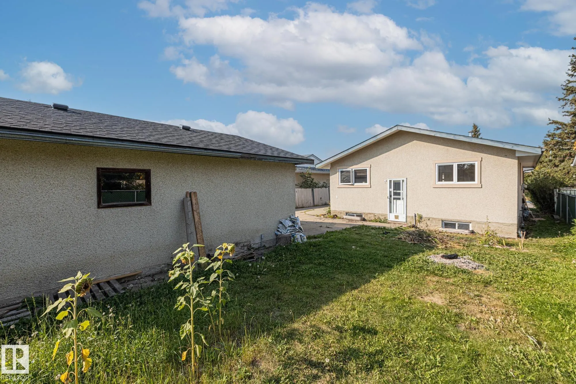 9911 170 Avenue