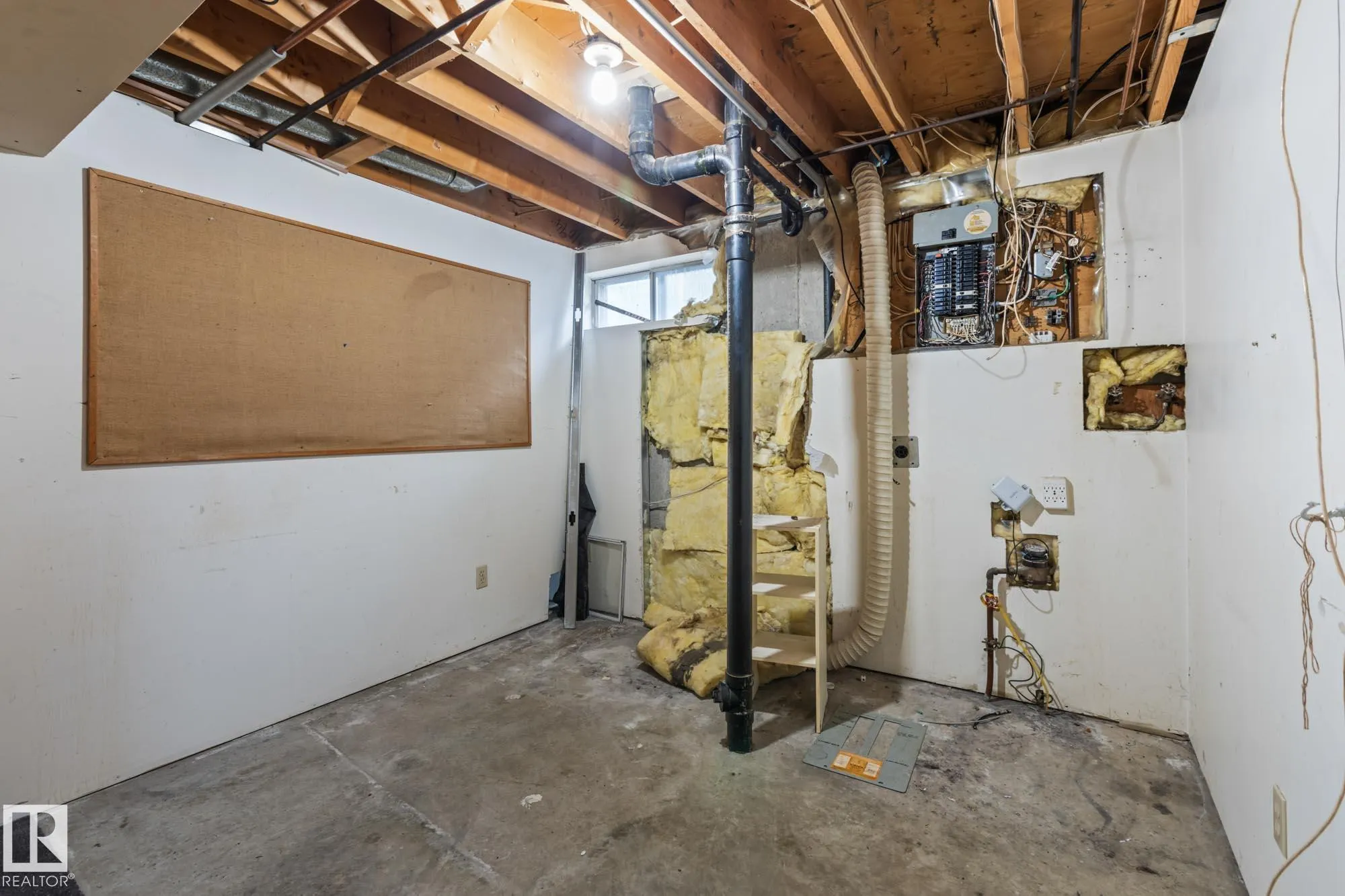 9911 170 Avenue