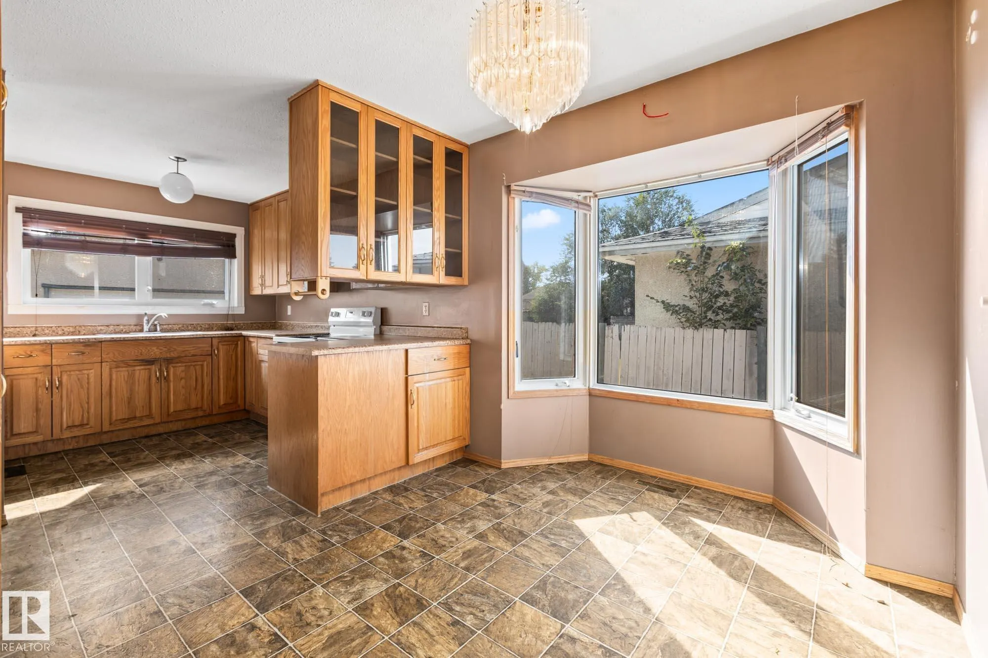9911 170 Avenue