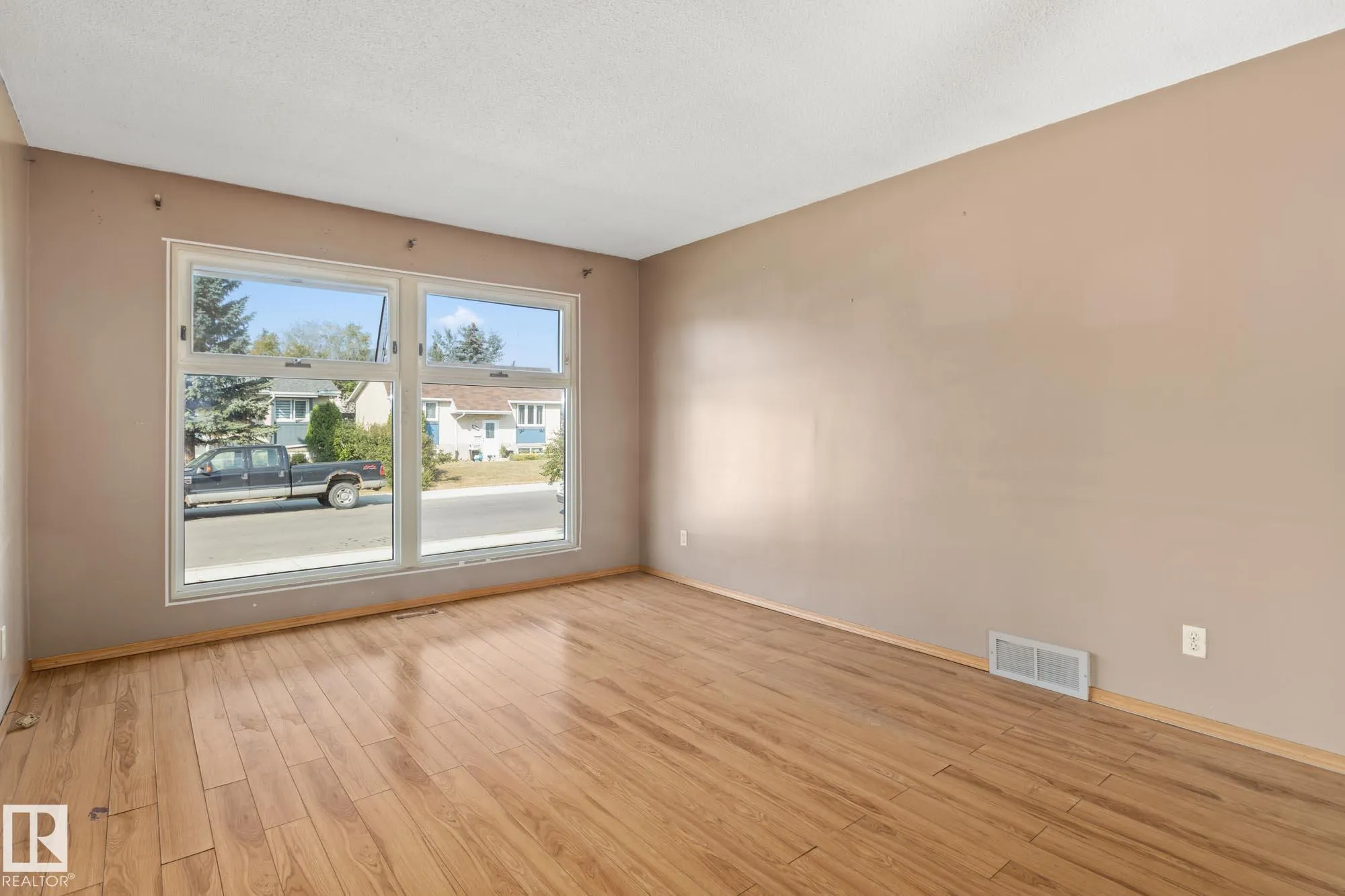 9911 170 Avenue