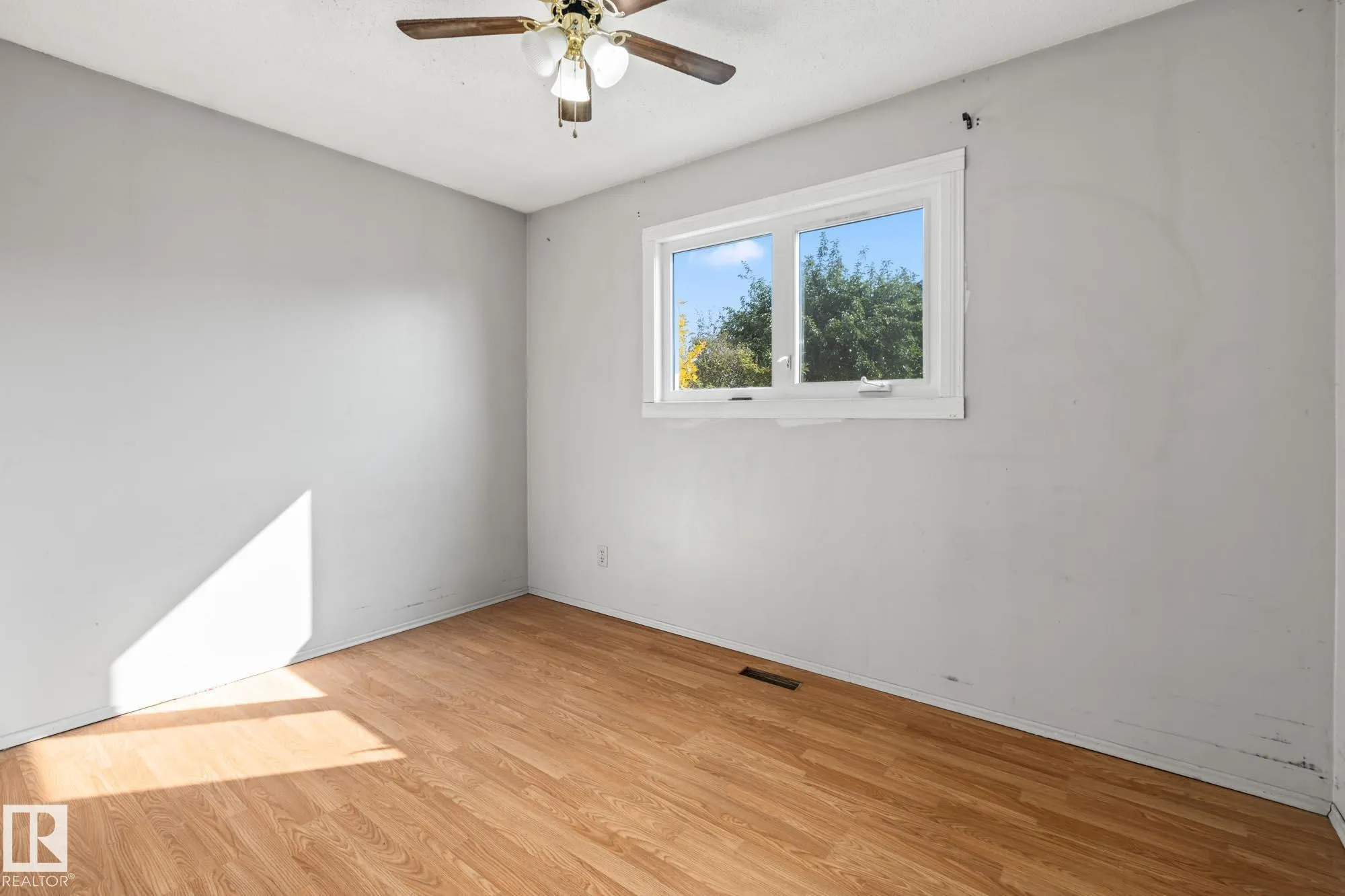 9911 170 Avenue