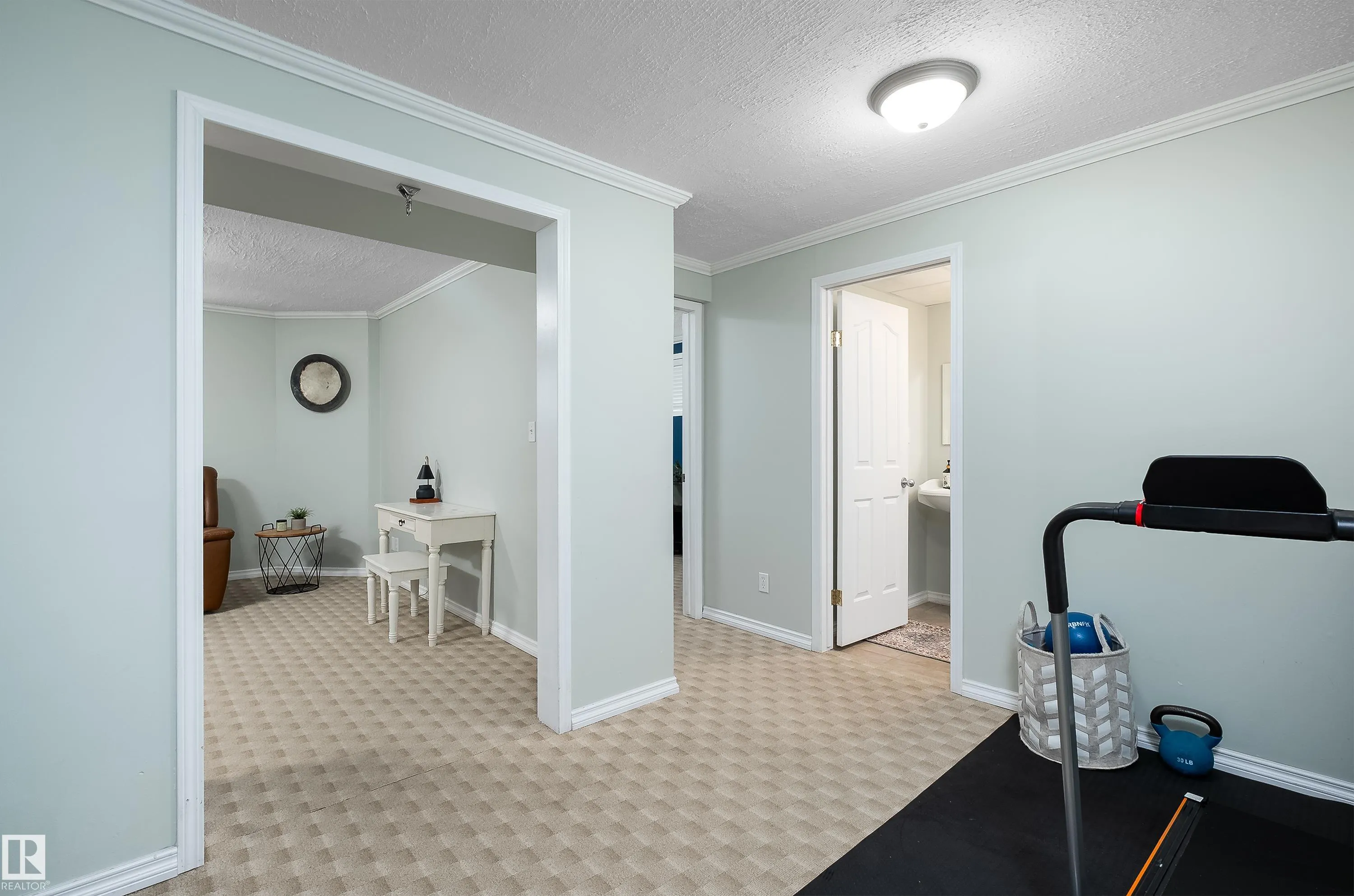 8 Cote Close